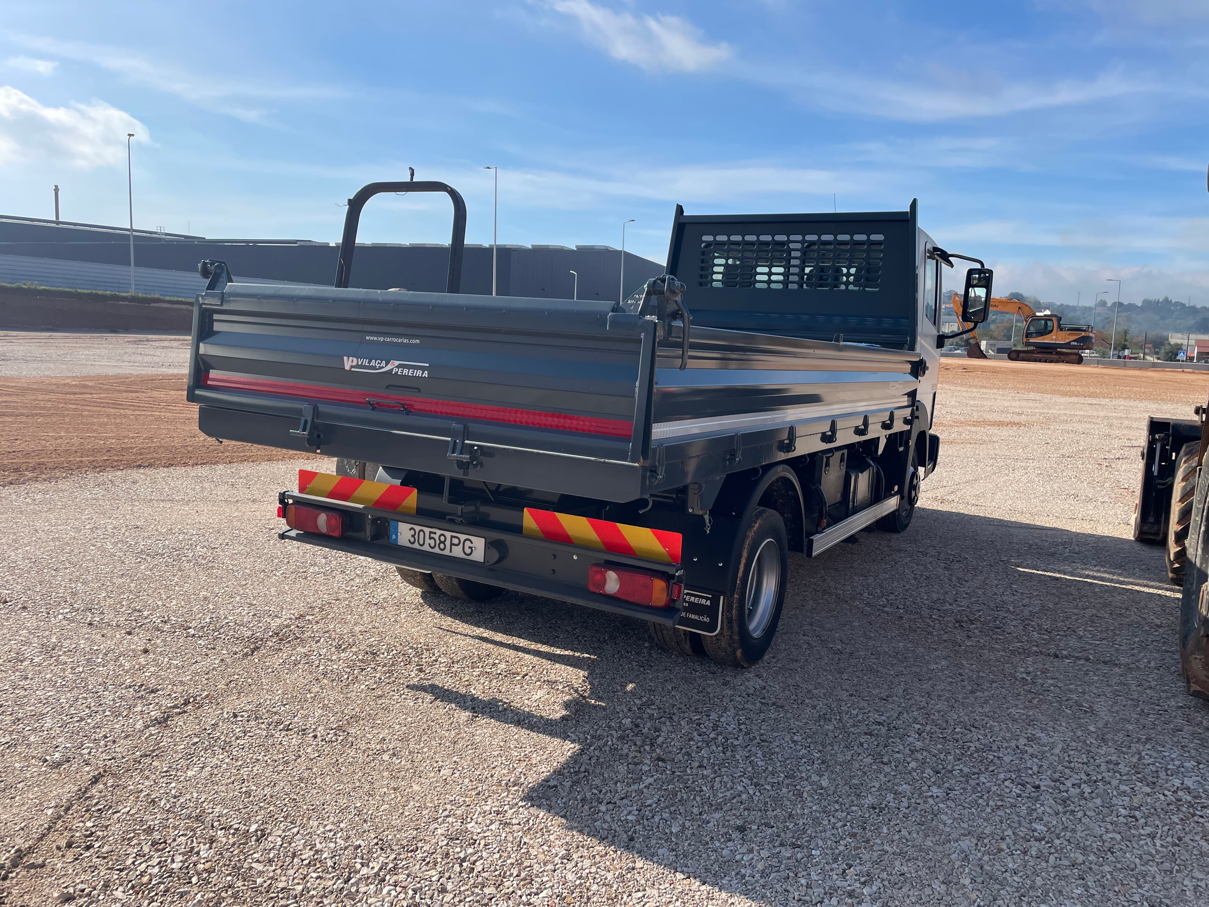 Nissan Atleon 140 — imagen 3