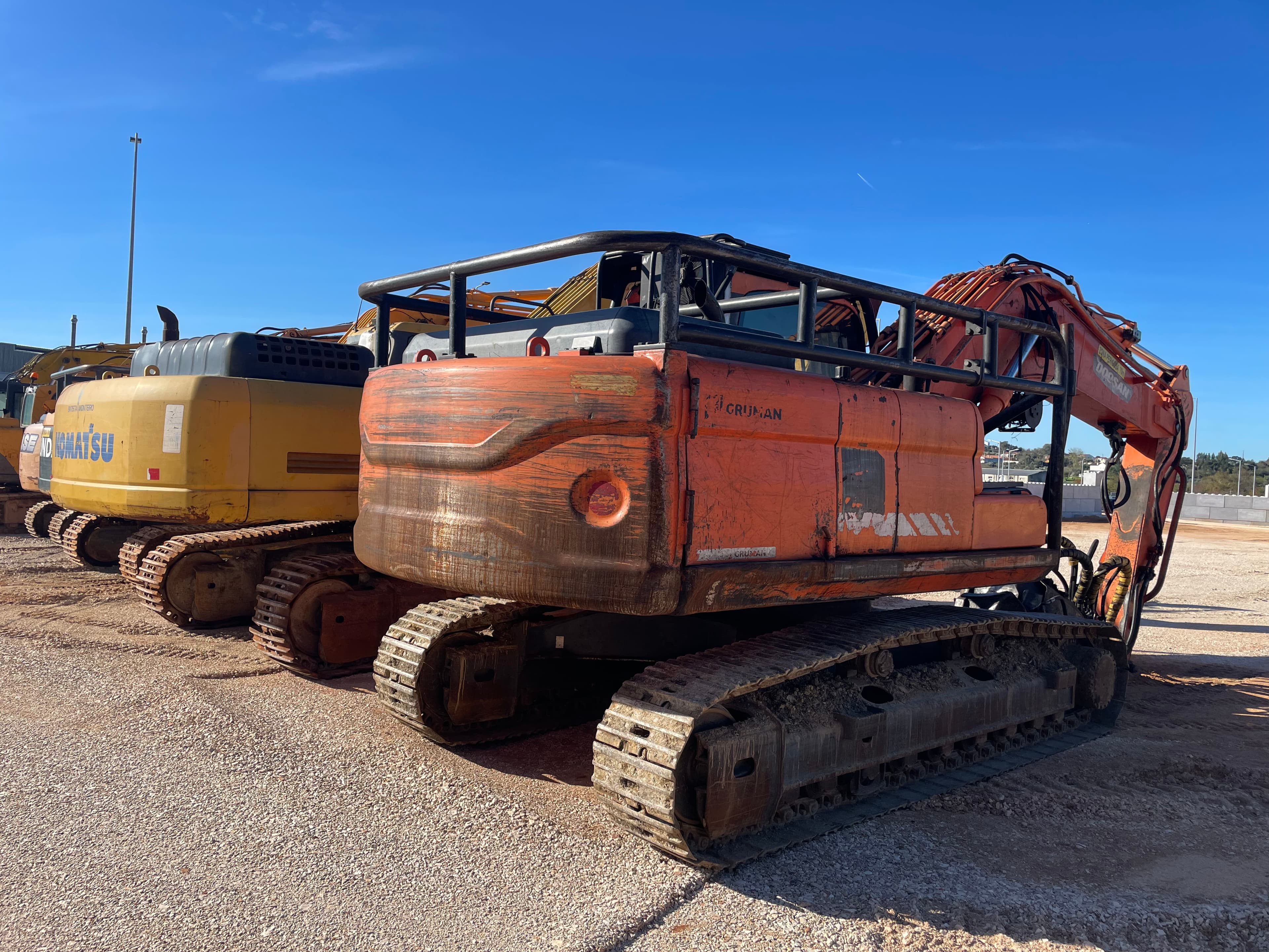 Giratória Doosan DX 225 NLC — imagen 3