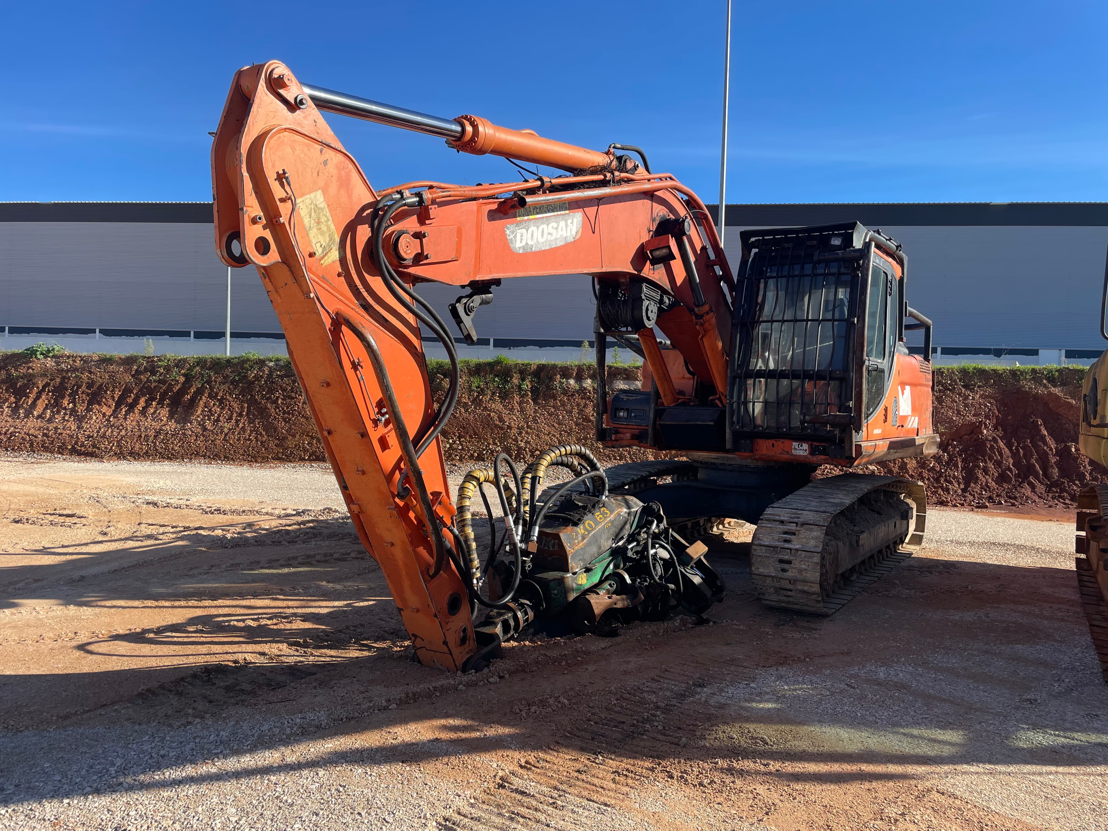 Giratória Doosan DX 225 NLC — imagen 1