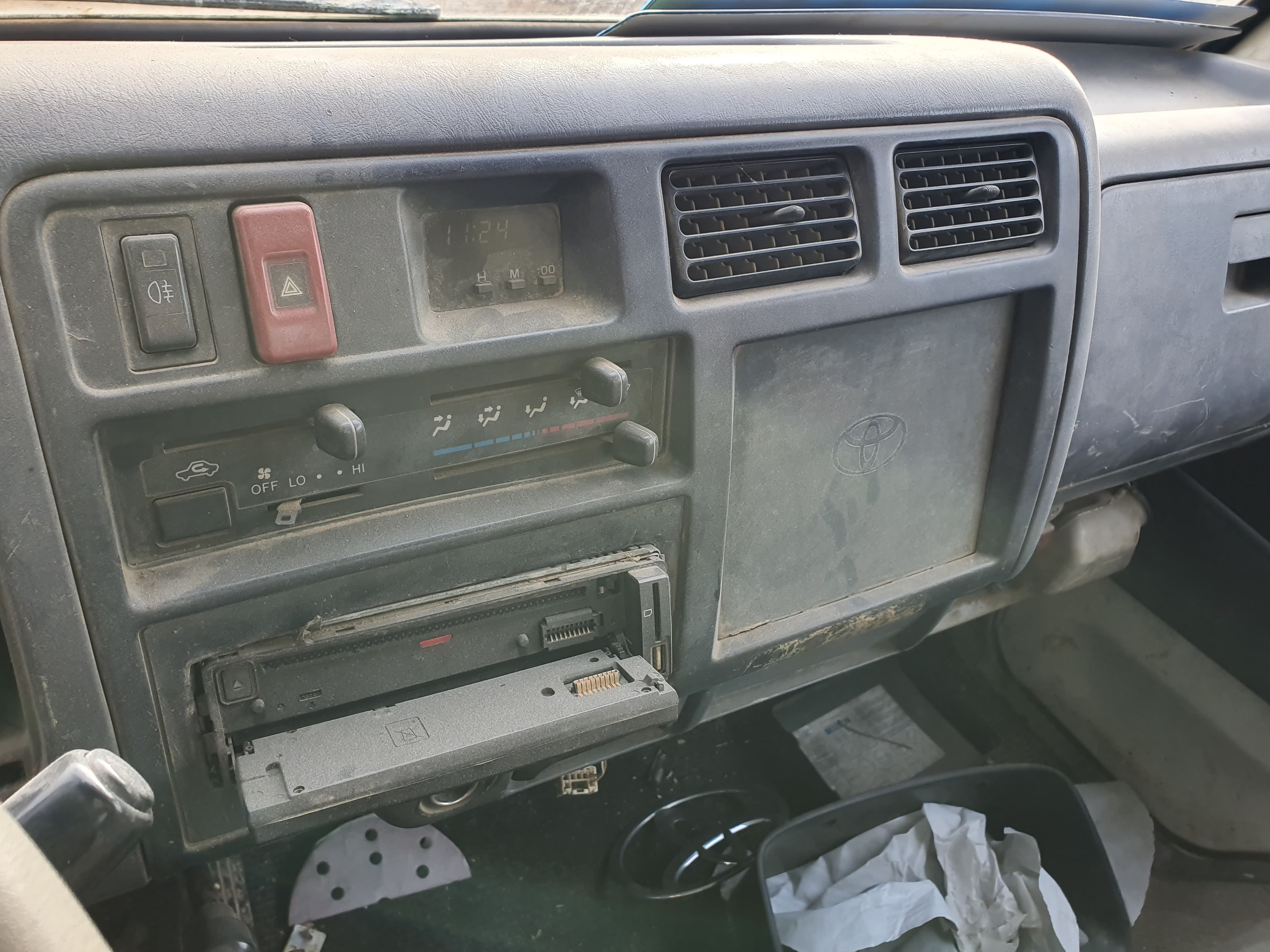 Toyota · Year 1999 — image 22