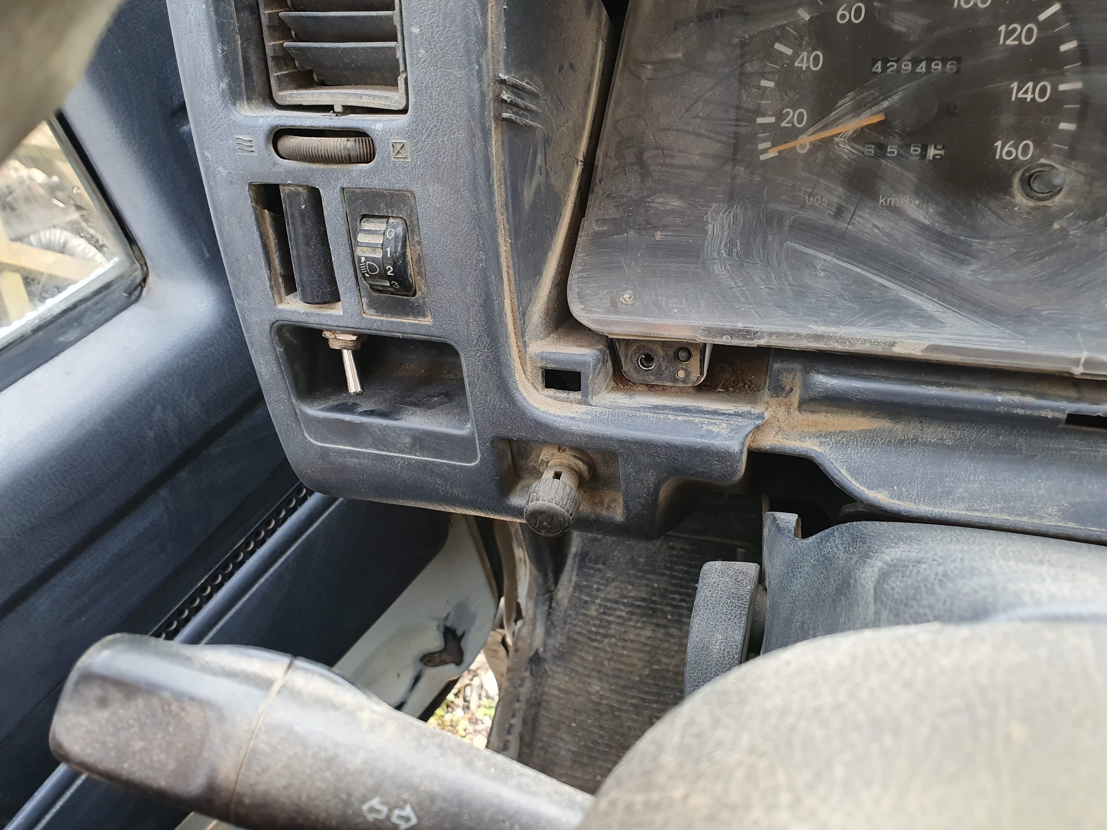 Toyota · Year 1999 — image 16