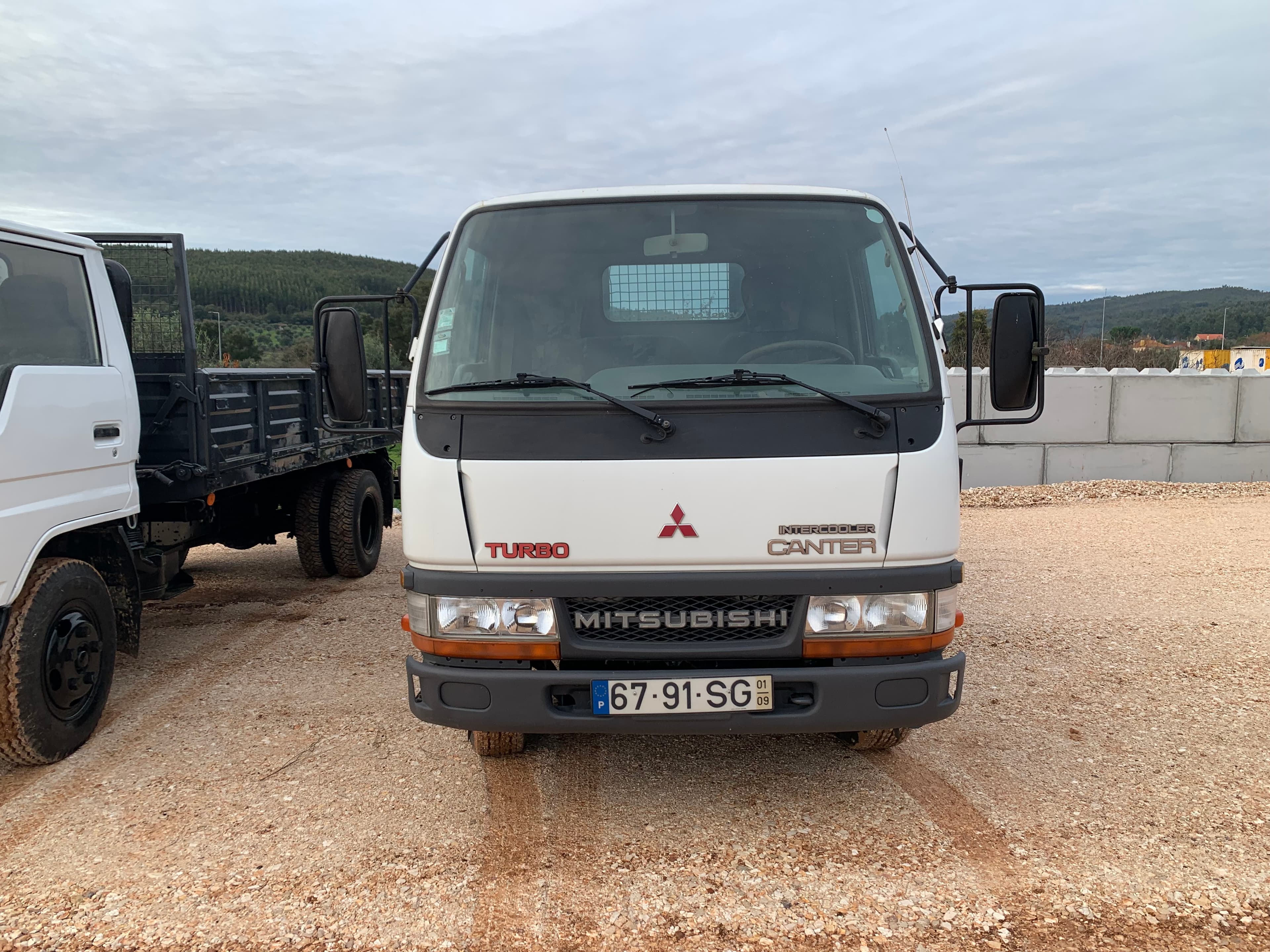 Mitsubishi Canter · Ano 2001 — imagen 2