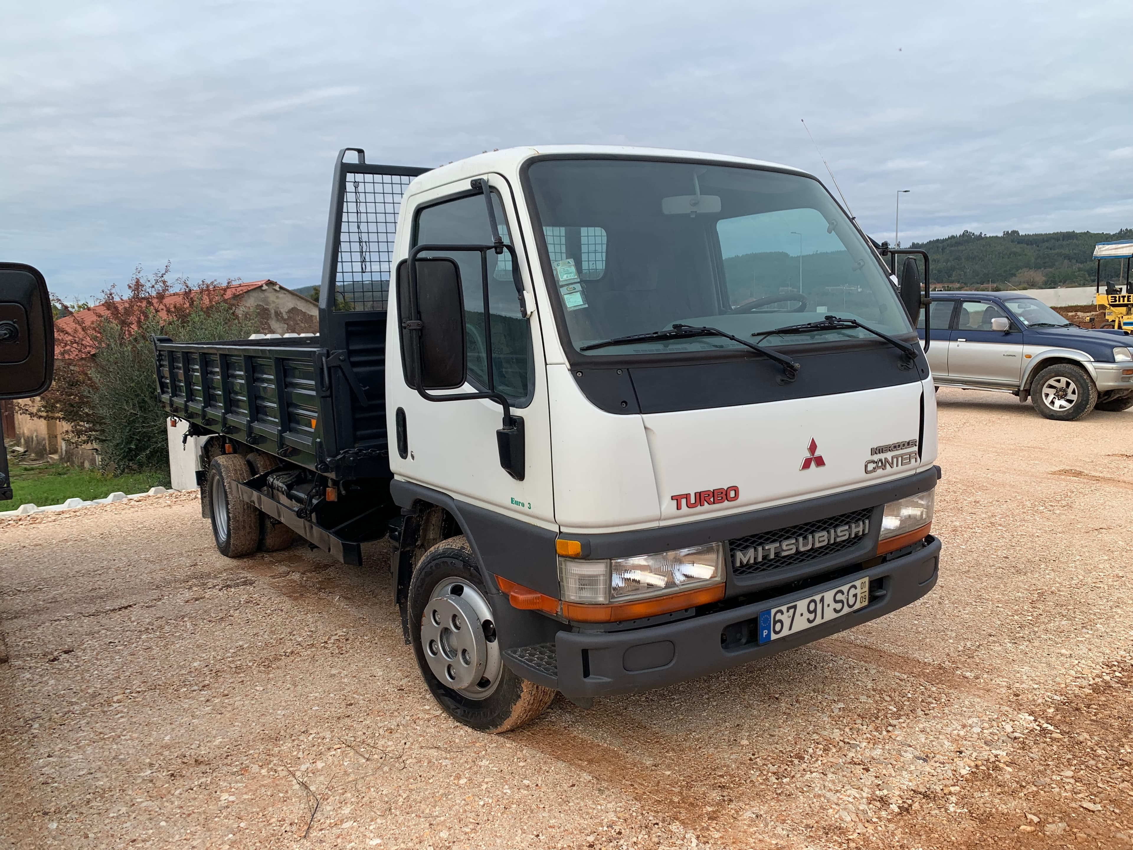 Mitsubishi Canter · Ano 2001 — imagen 1