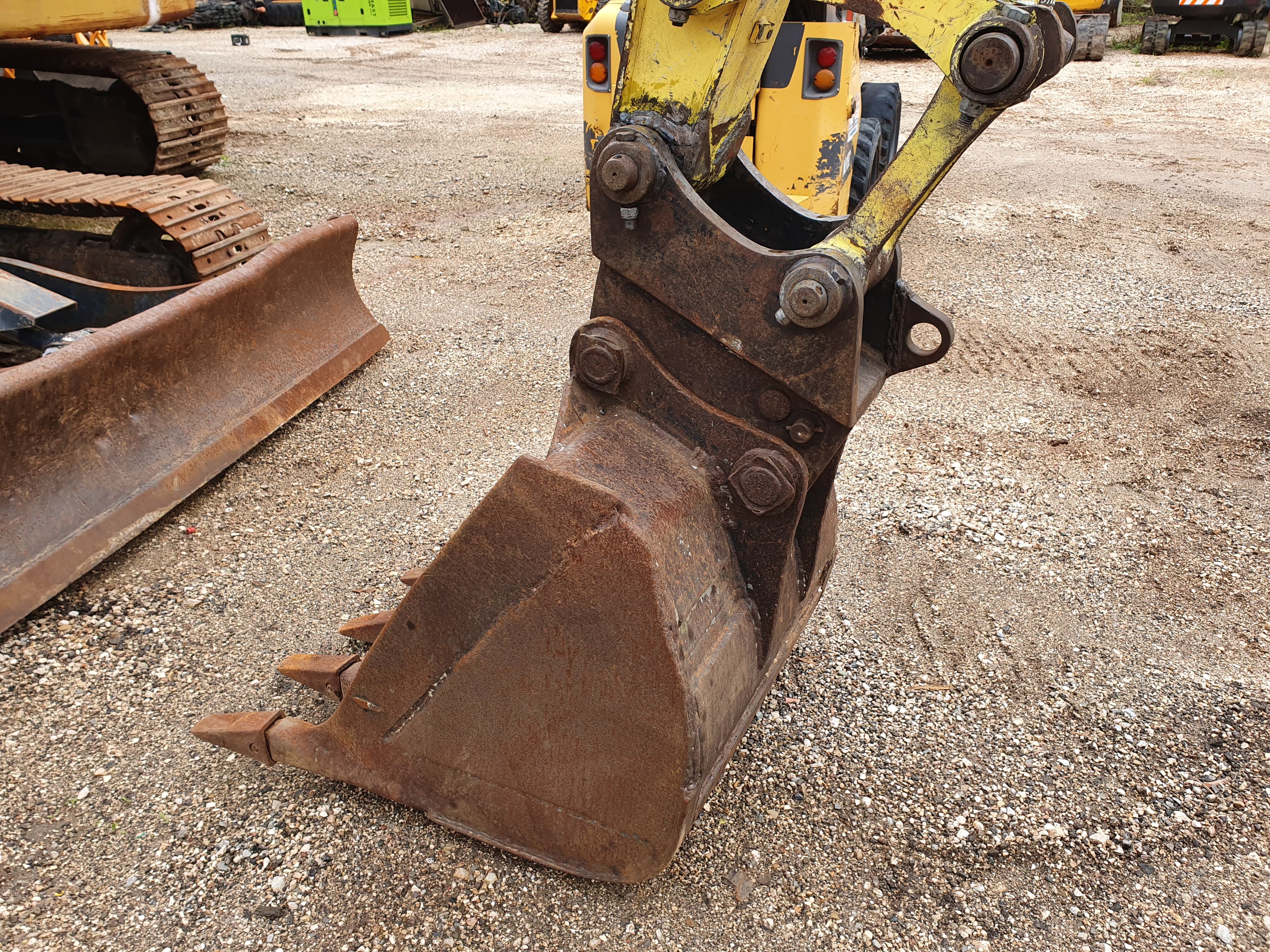 Giratoria Yanmar SV100 — imagen 3