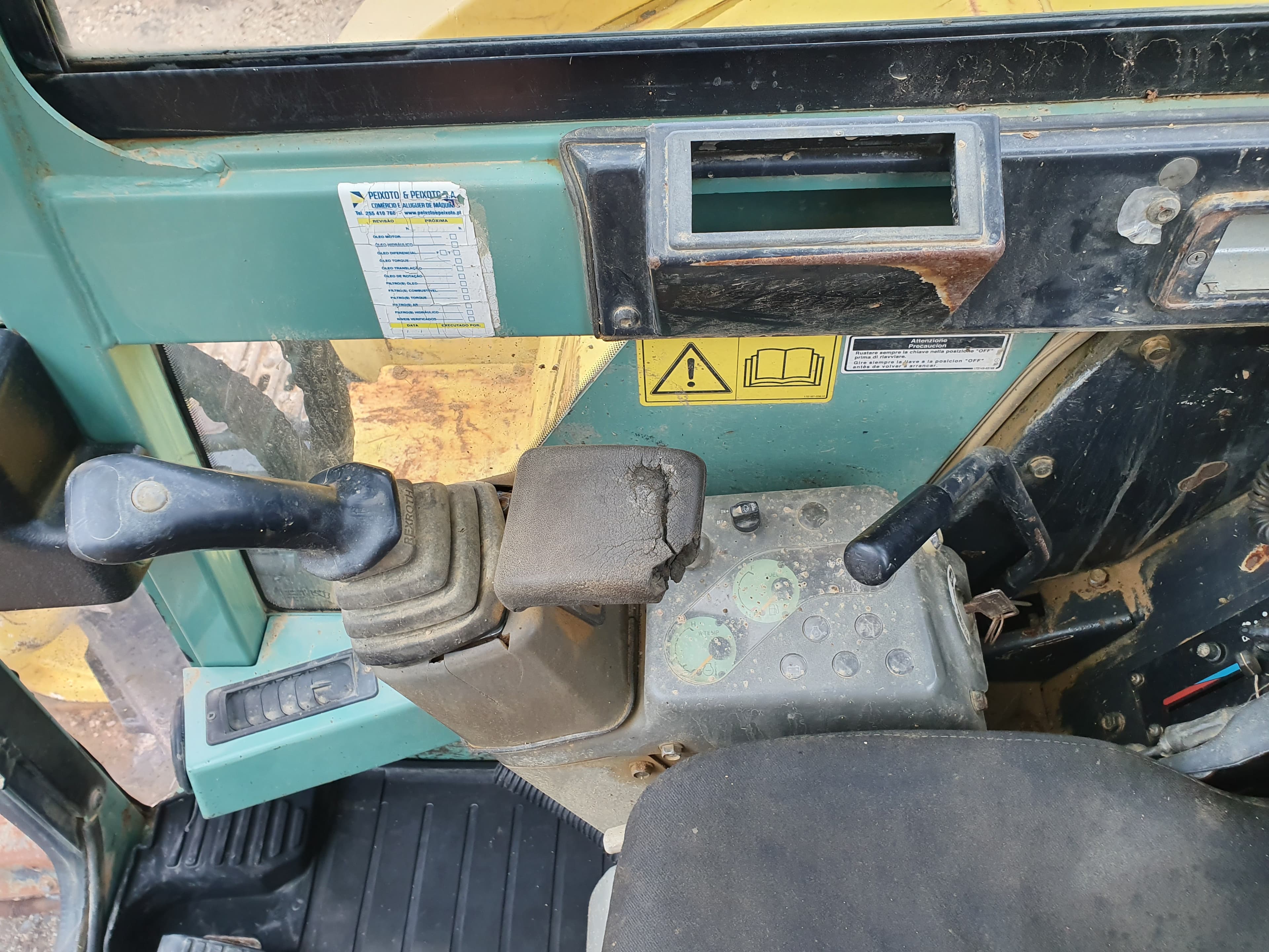 Giratoria Yanmar SV100 — imagen 11