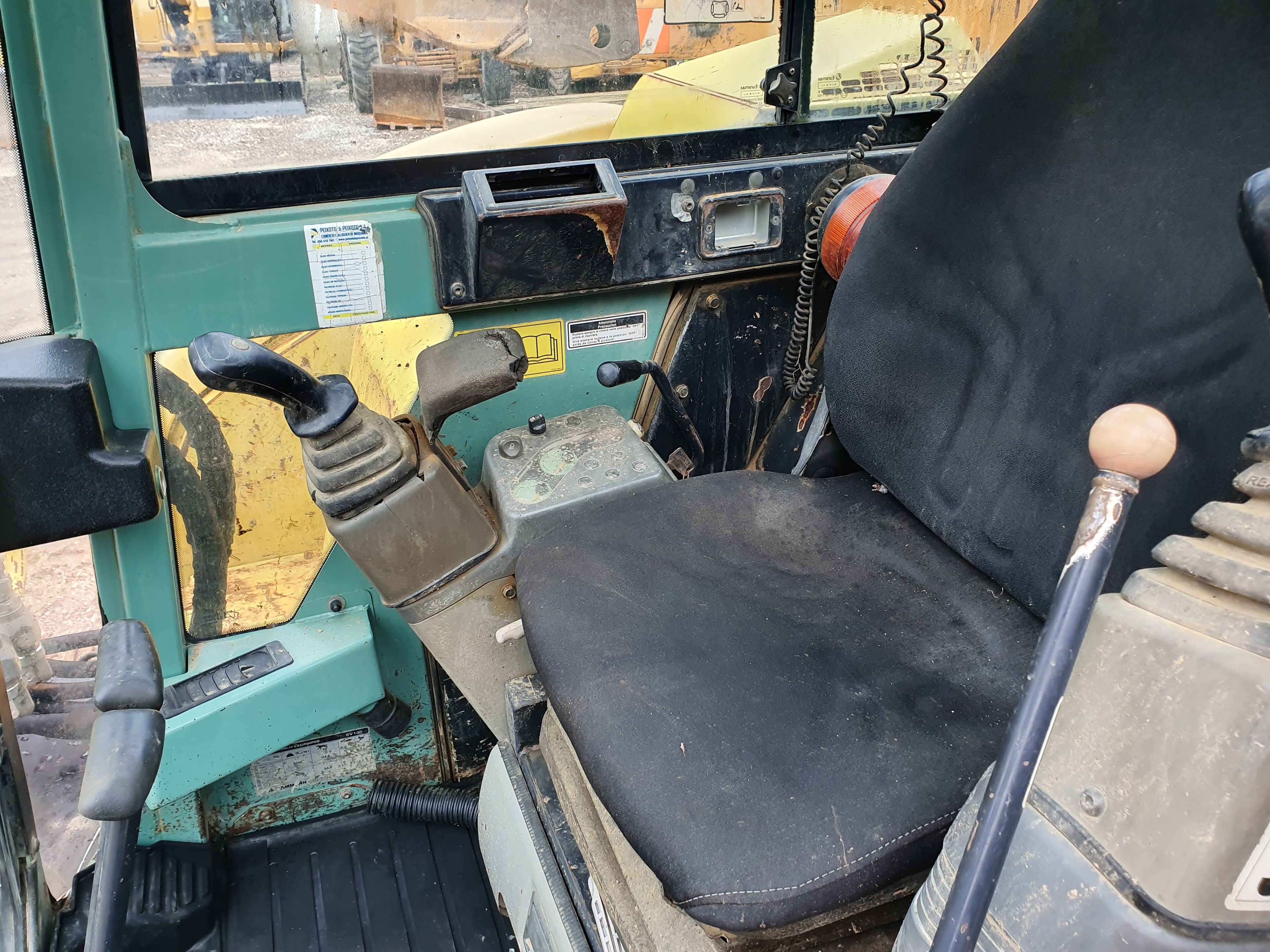 Giratoria Yanmar SV100 — imagen 13