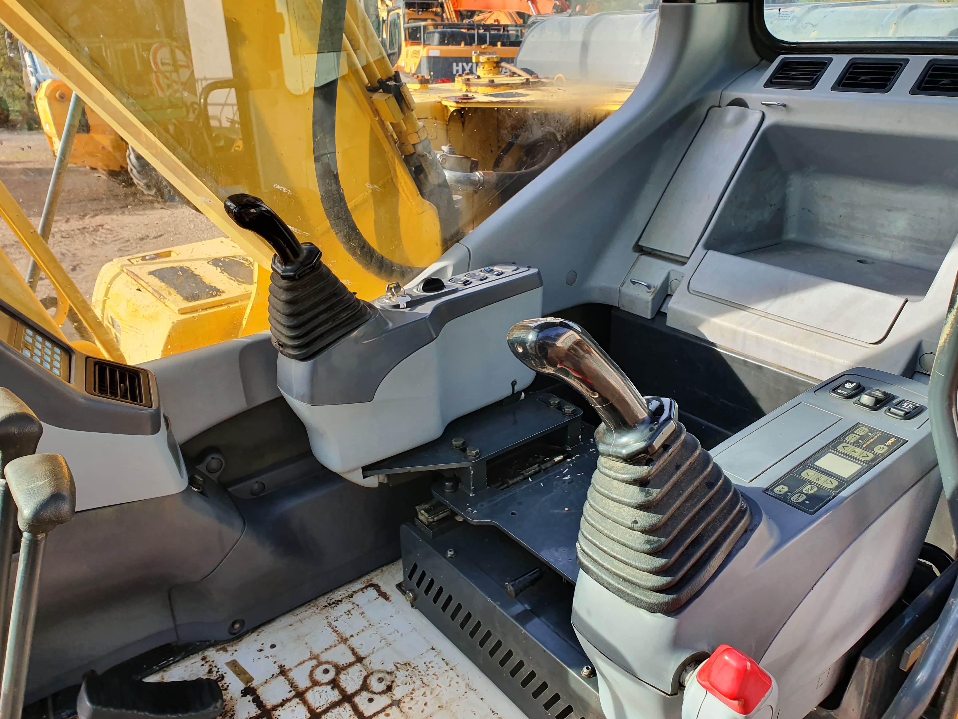 Giratória Komatsu PC160 LC — imagem 11
