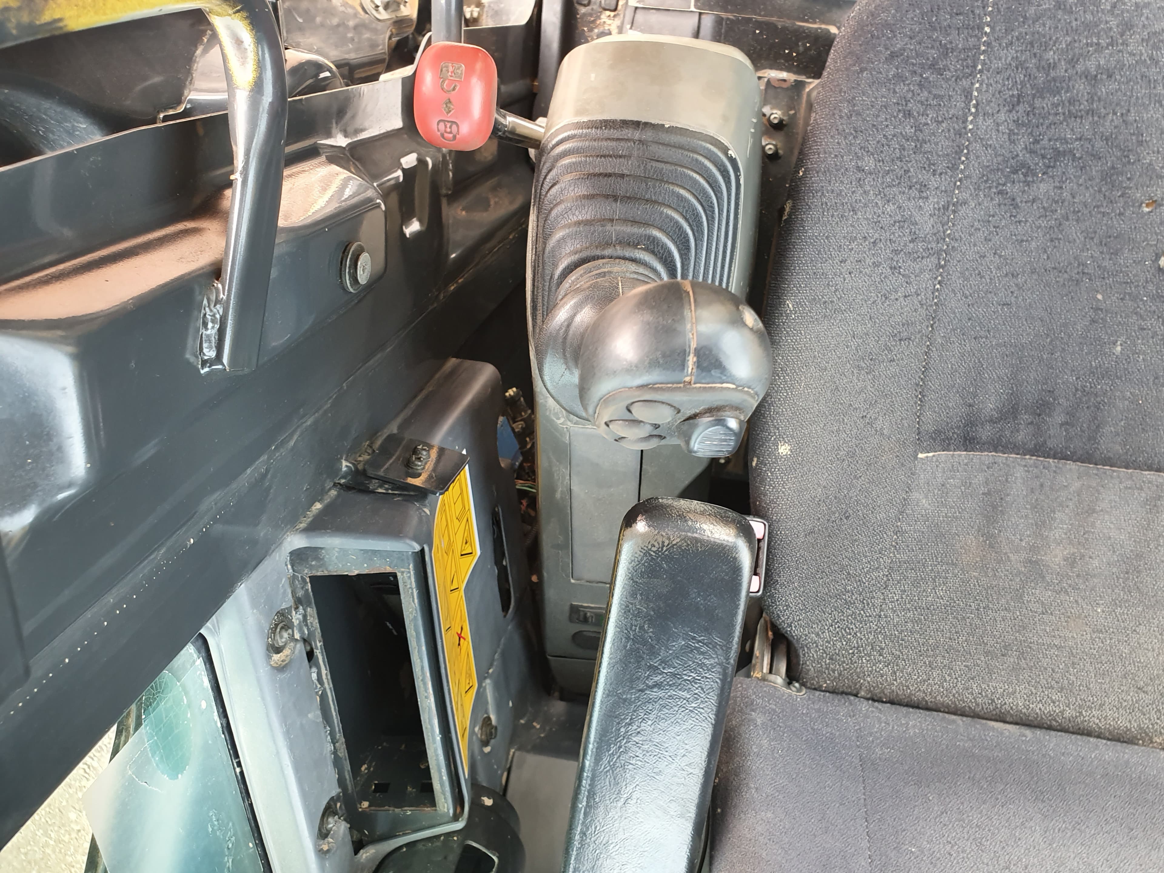 Giratória Komatsu PC88MR-8 — imagen 14