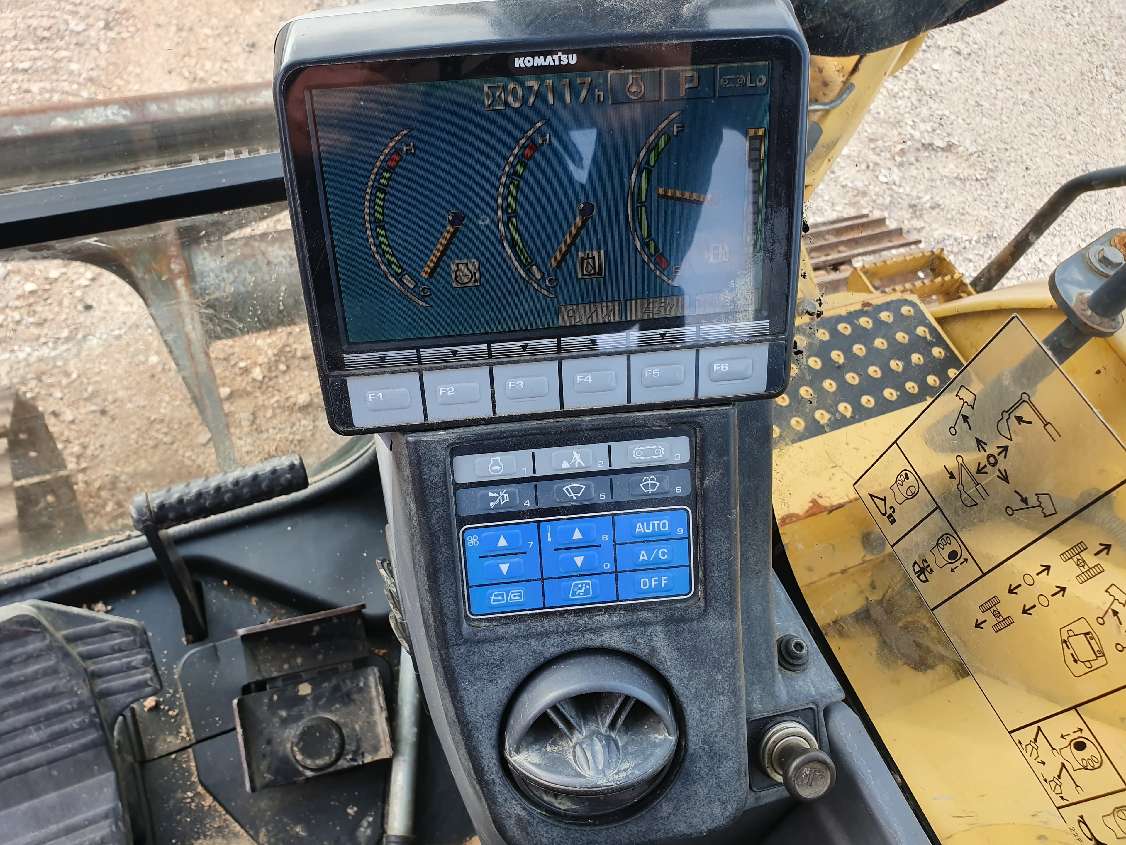 Giratória Komatsu PC88MR-8 — imagen 13