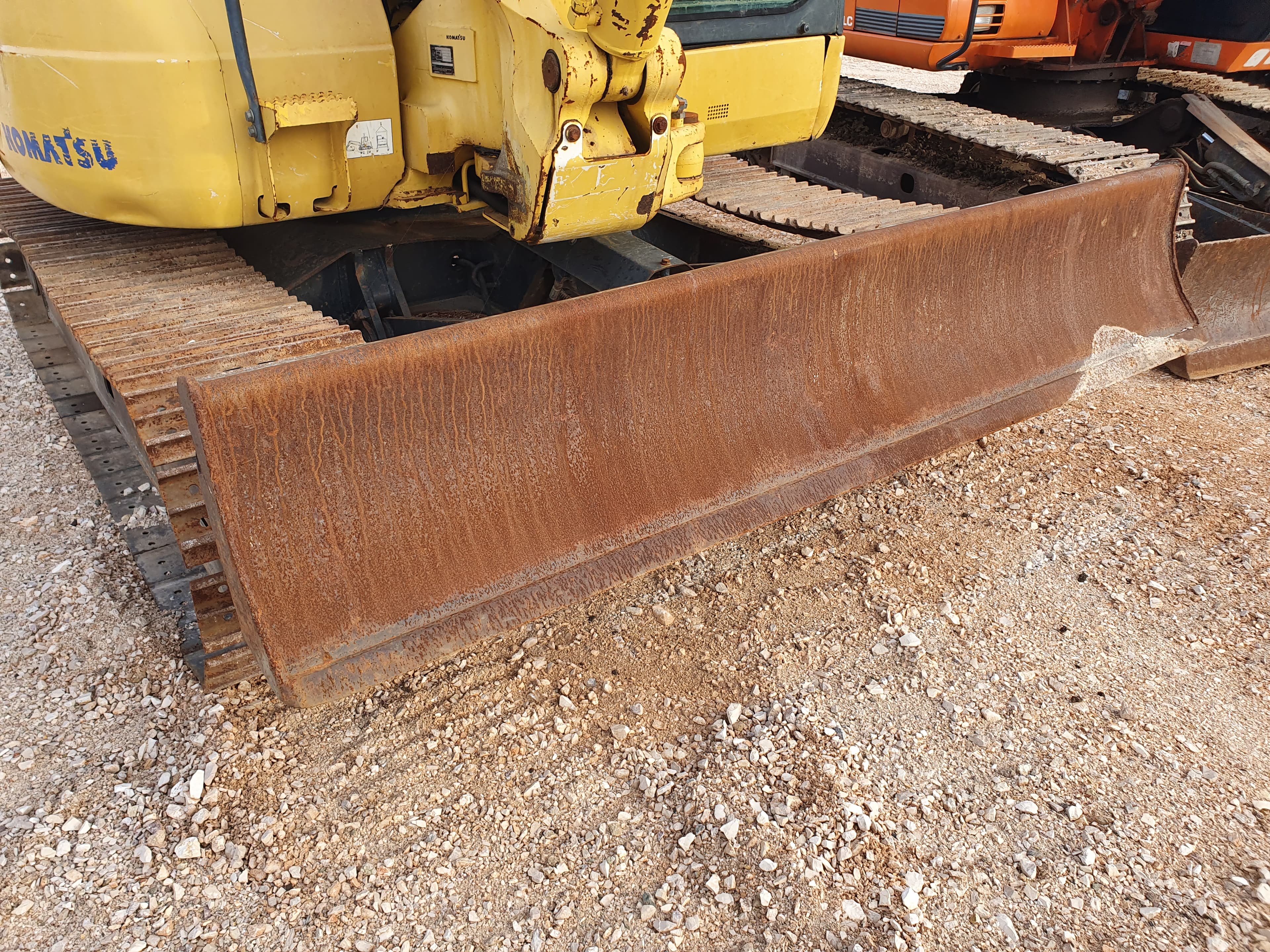 Giratória Komatsu PC88MR-8 — imagen 5