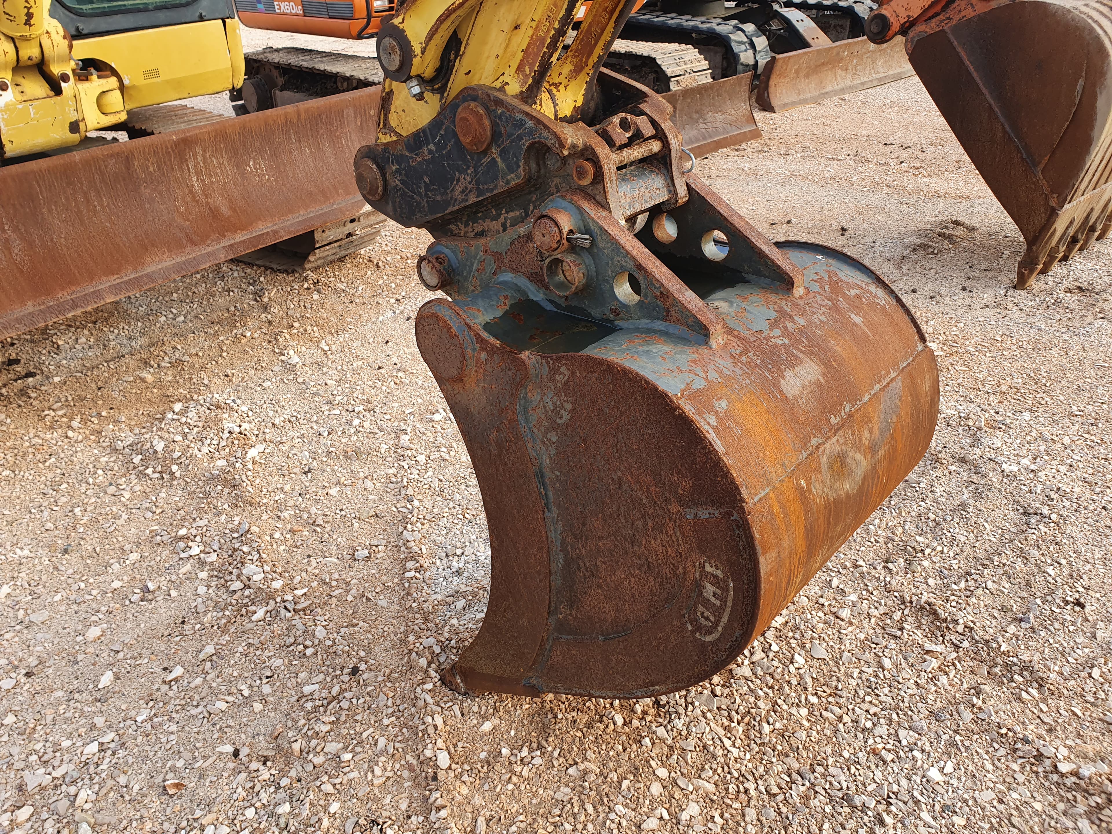 Giratória Komatsu PC88MR-8 — imagen 4