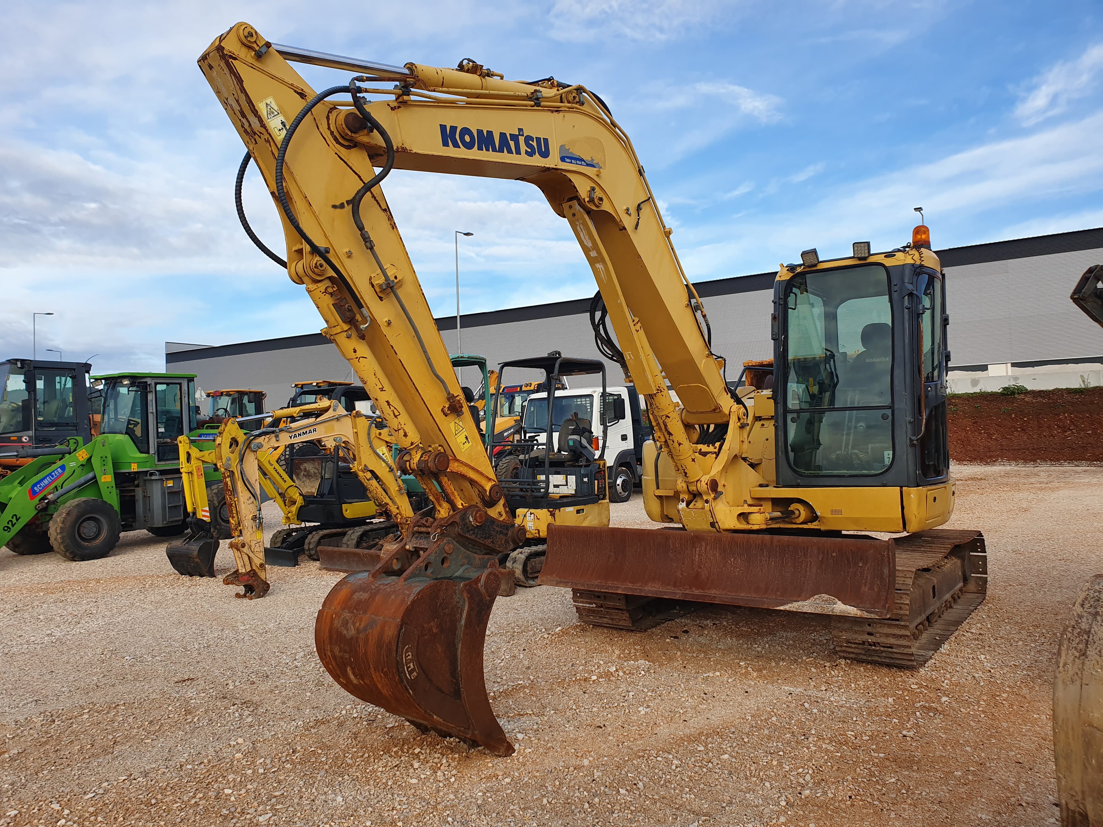 Giratória Komatsu PC88MR-8 — imagen 1