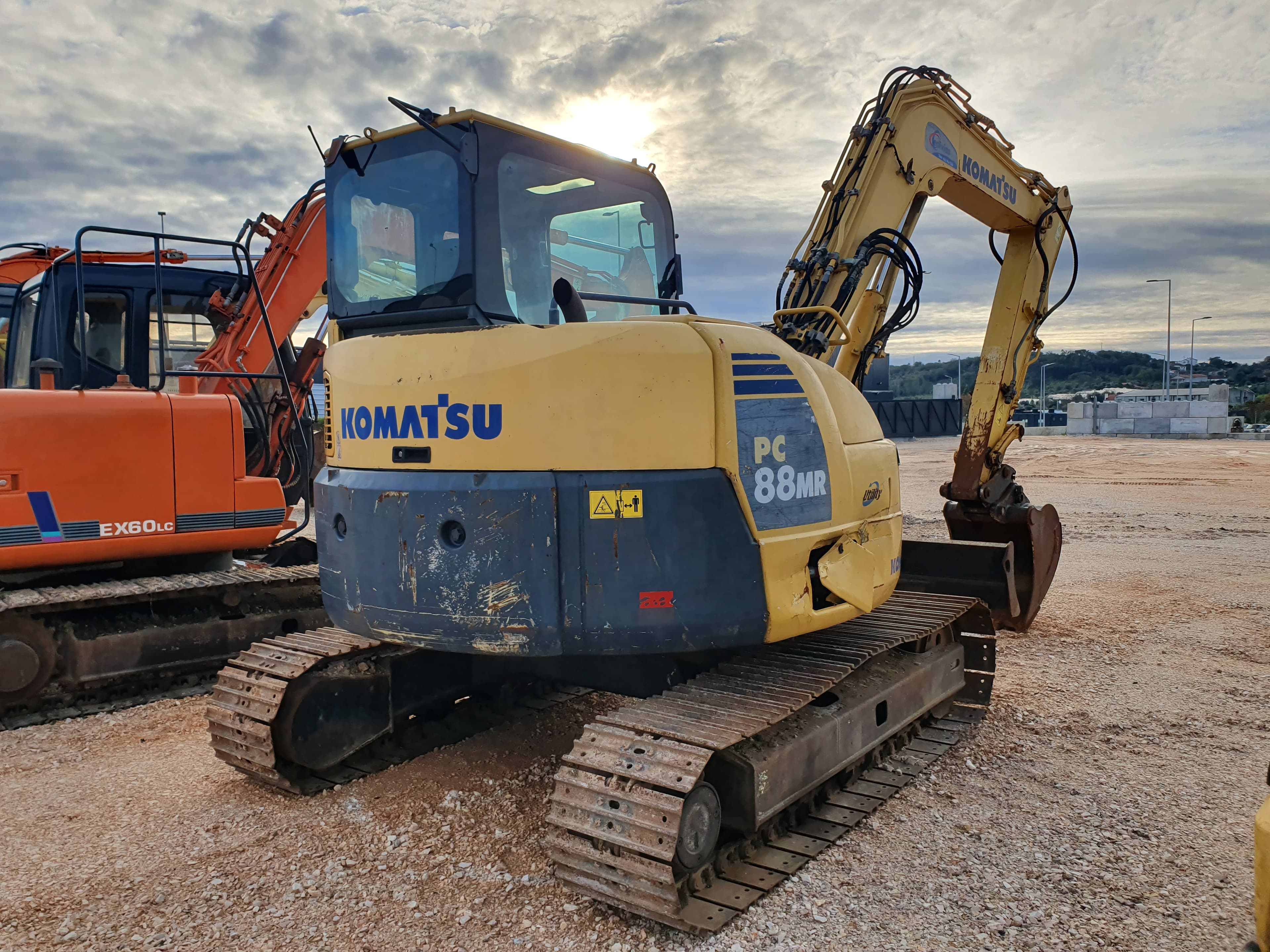 Giratória Komatsu PC88MR-8 — imagen 7