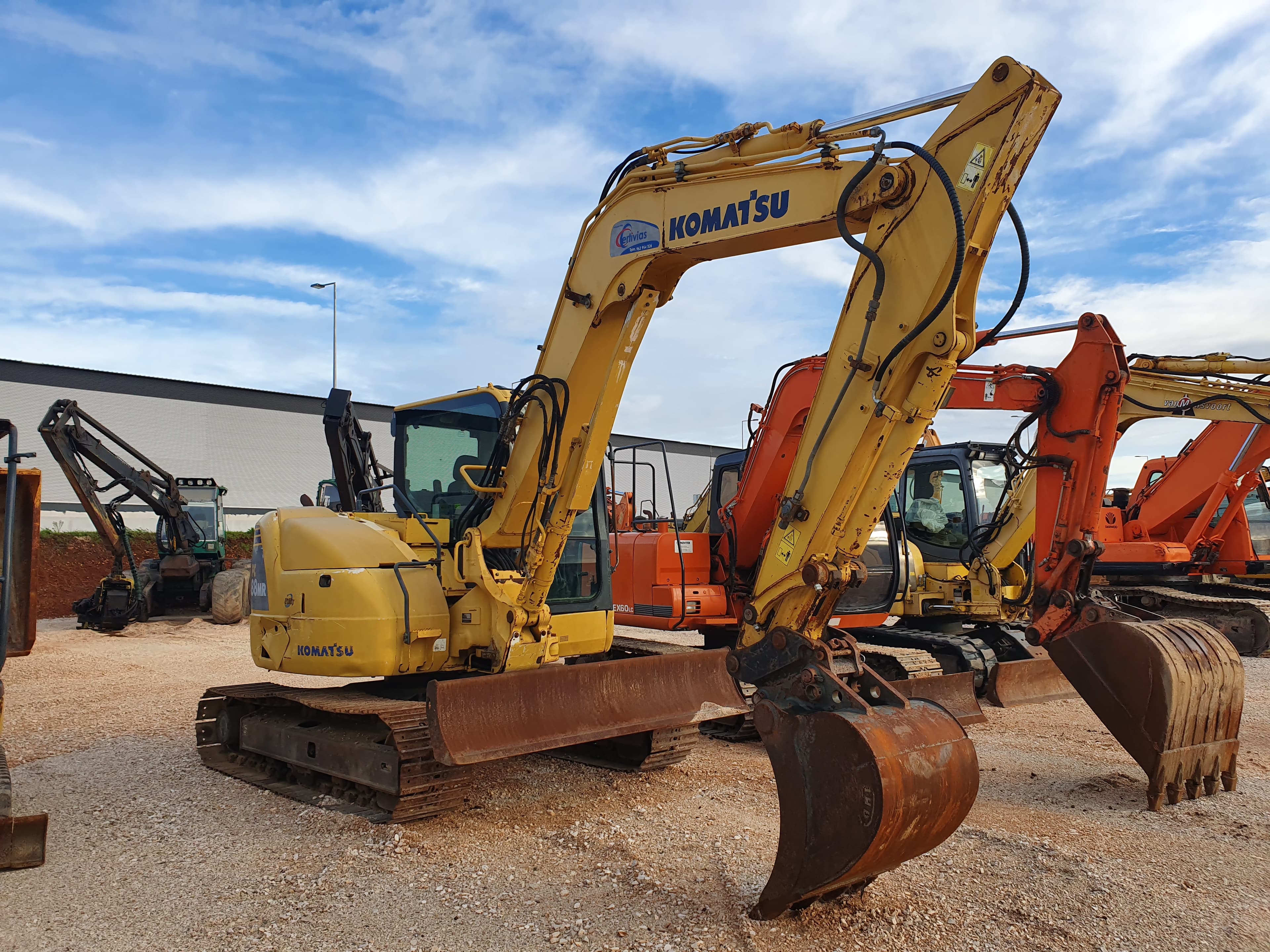 Giratória Komatsu PC88MR-8 — imagen 2
