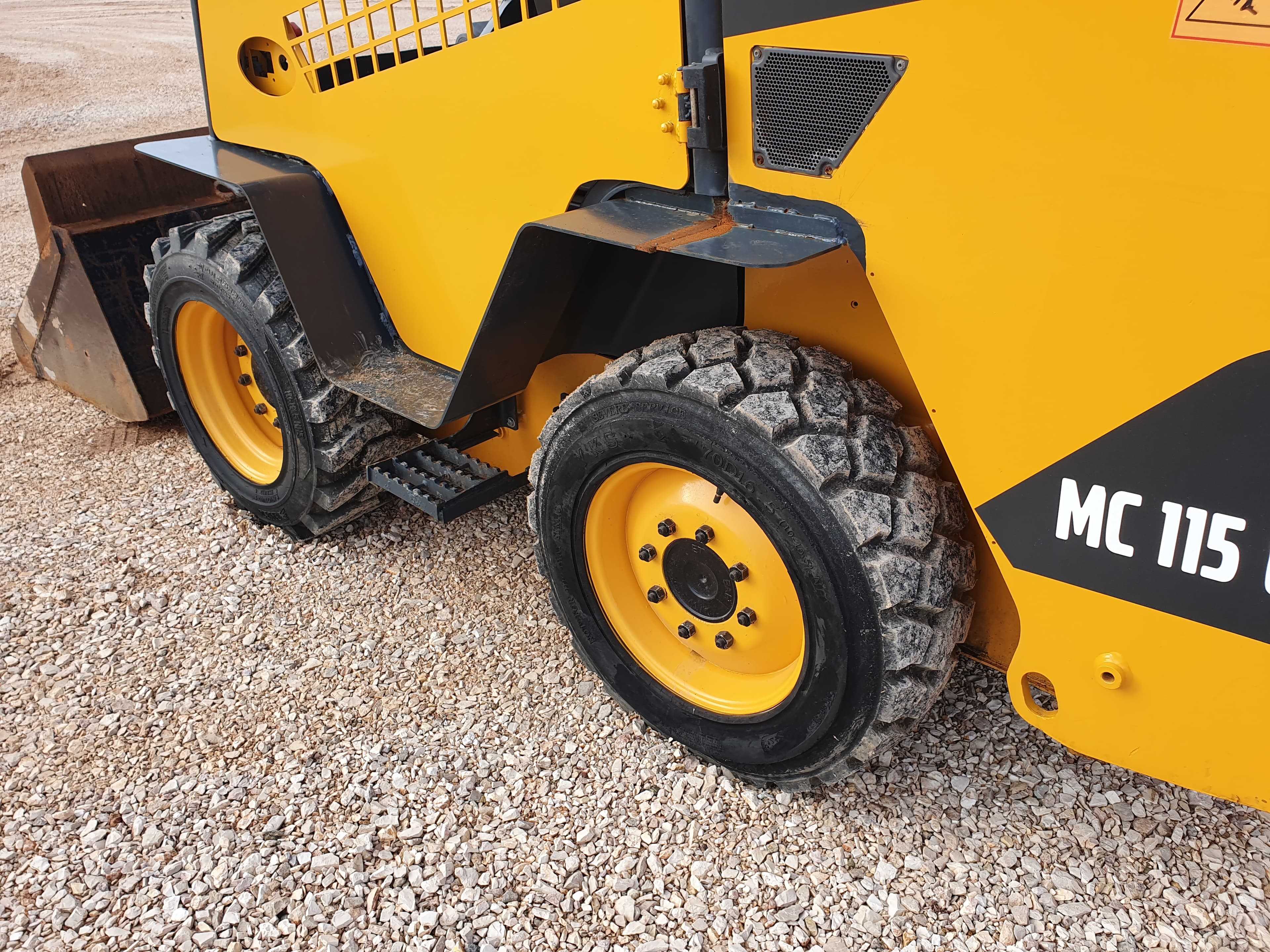Mini Pá Carregadora Volvo MC 115C — imagen 4