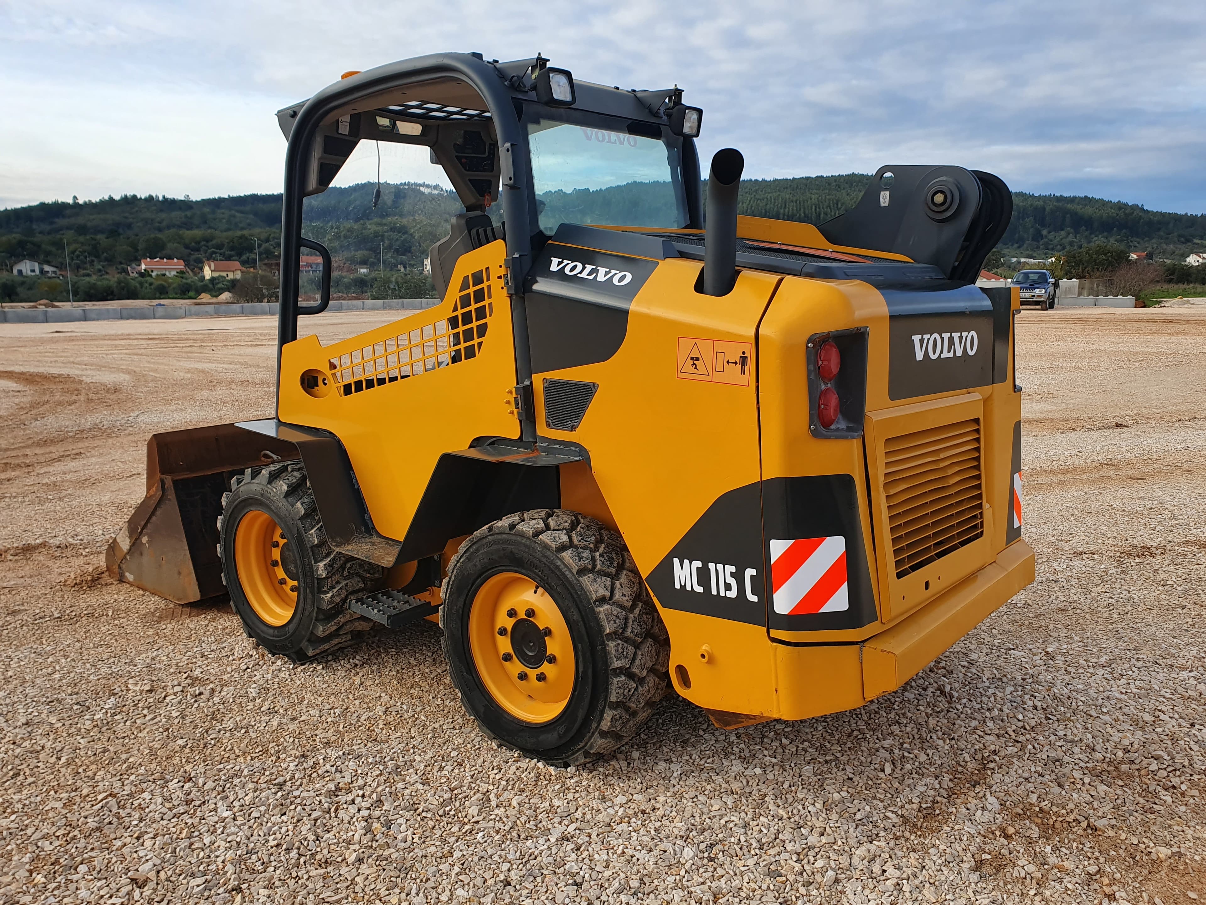 Mini Pá Carregadora Volvo MC 115C — imagen 5
