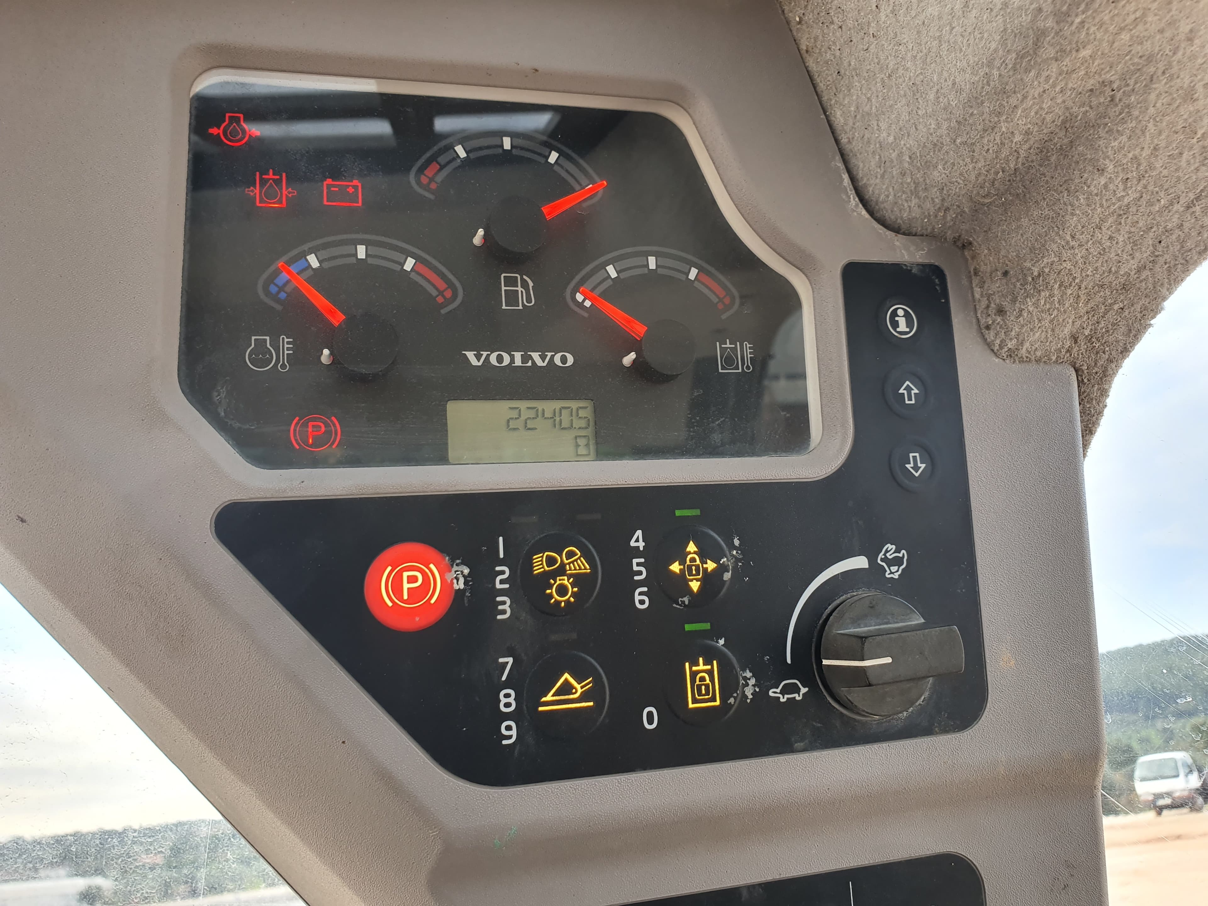Mini Pá Carregadora Volvo MC 115C — imagen 9