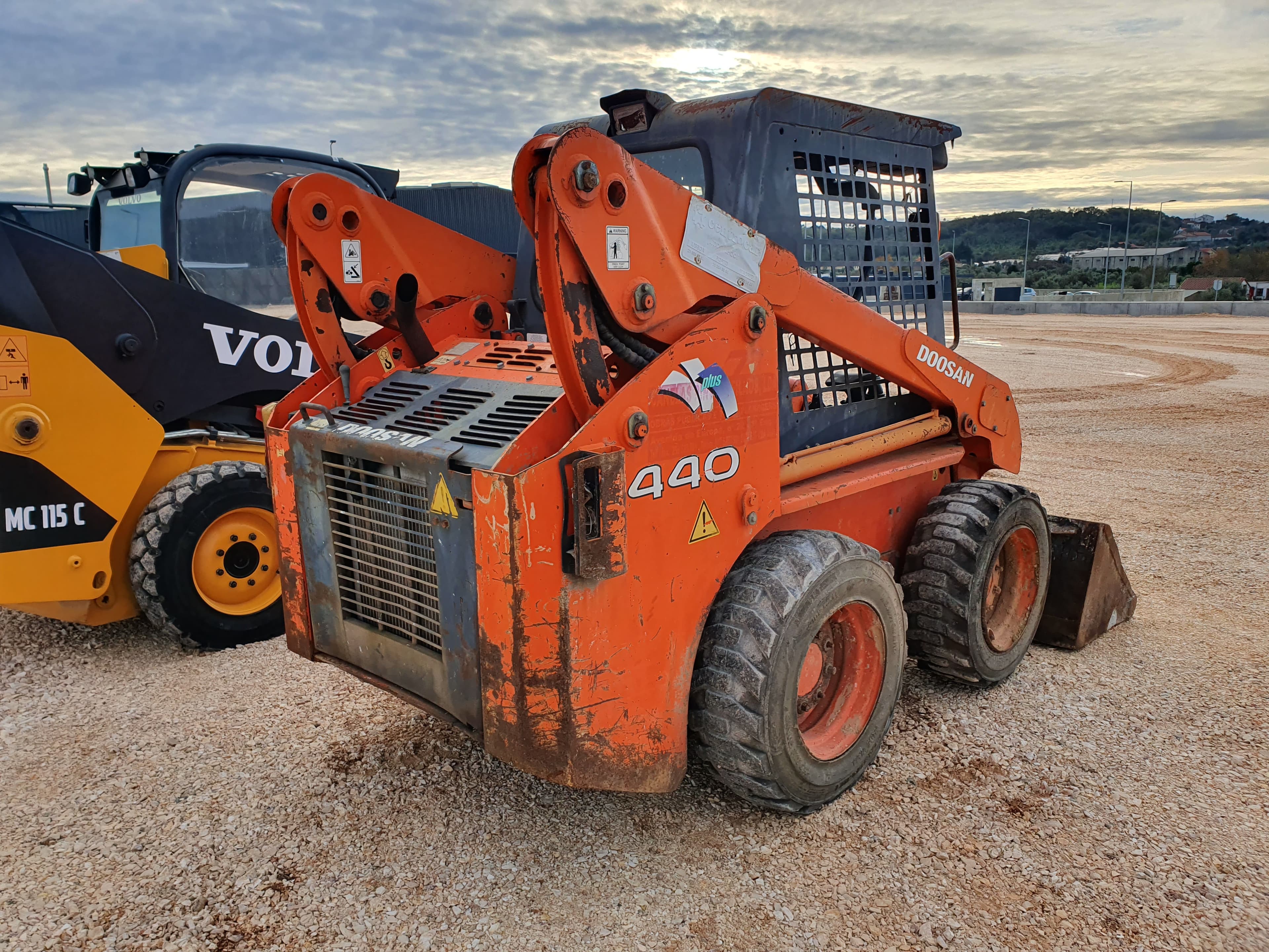 Mini Pá Carregadora Doosan 440 Plus — imagen 5