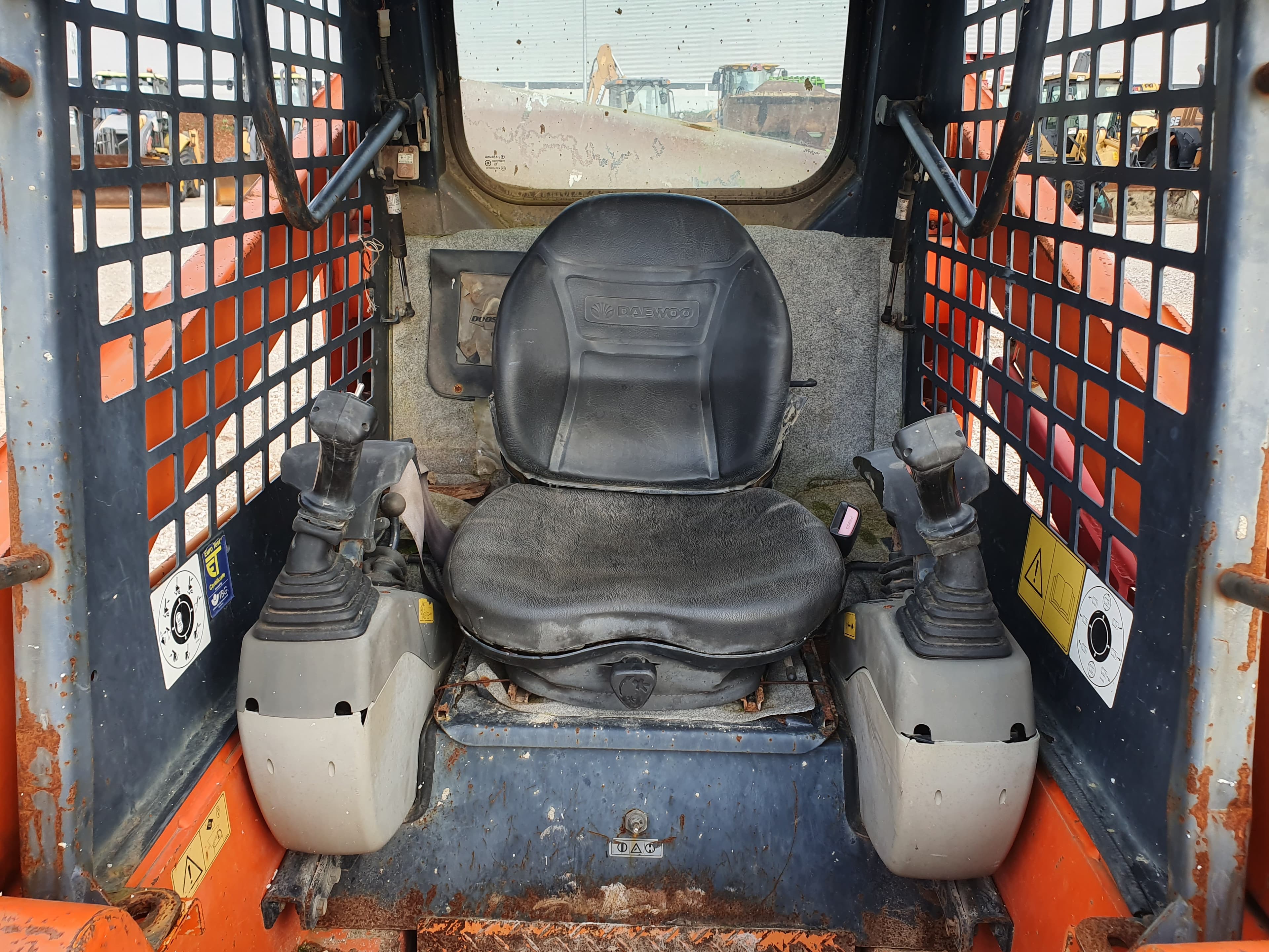 Mini Pá Carregadora Doosan 440 Plus — imagen 4