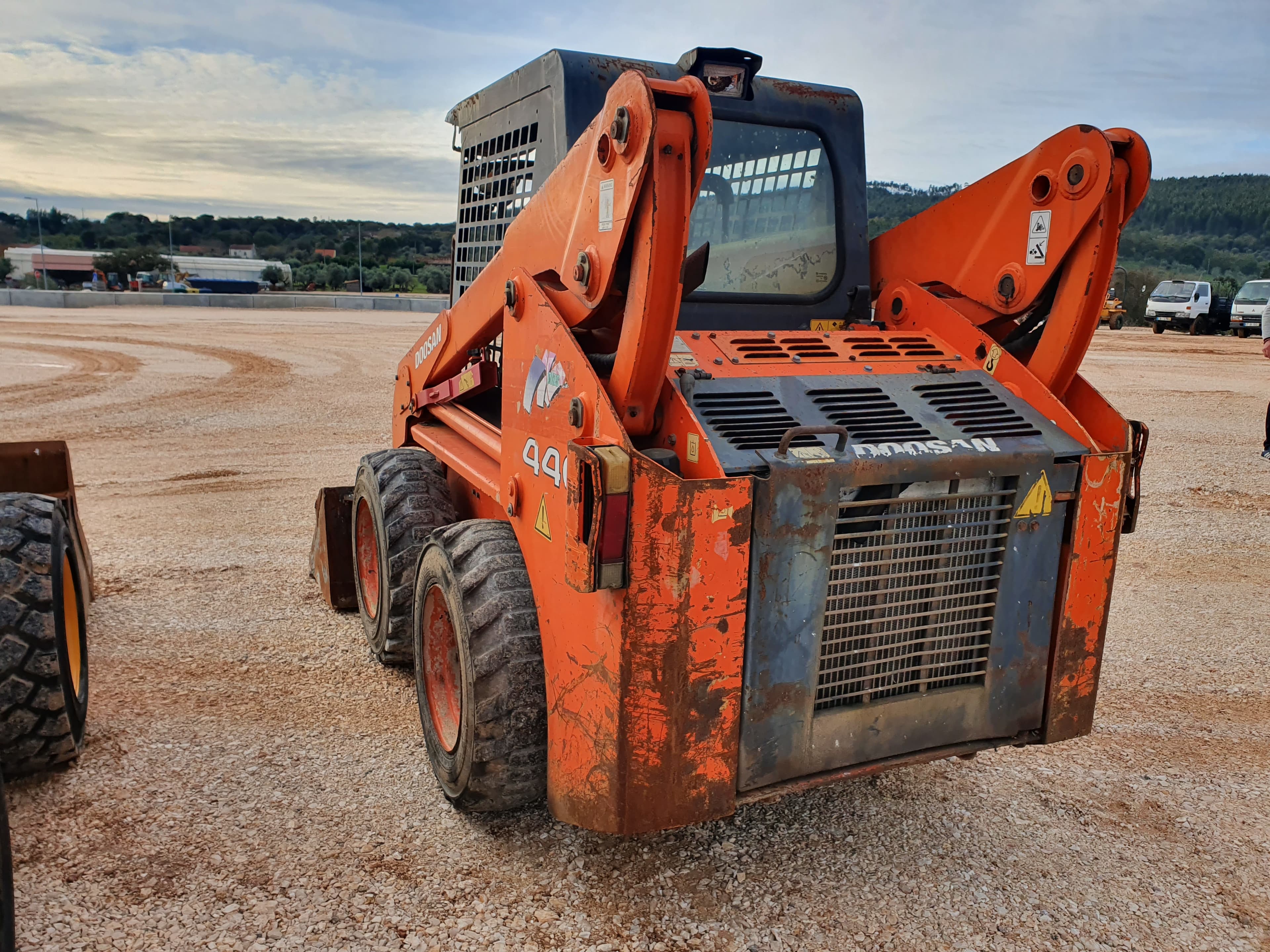 Mini Pá Carregadora Doosan 440 Plus — imagen 6