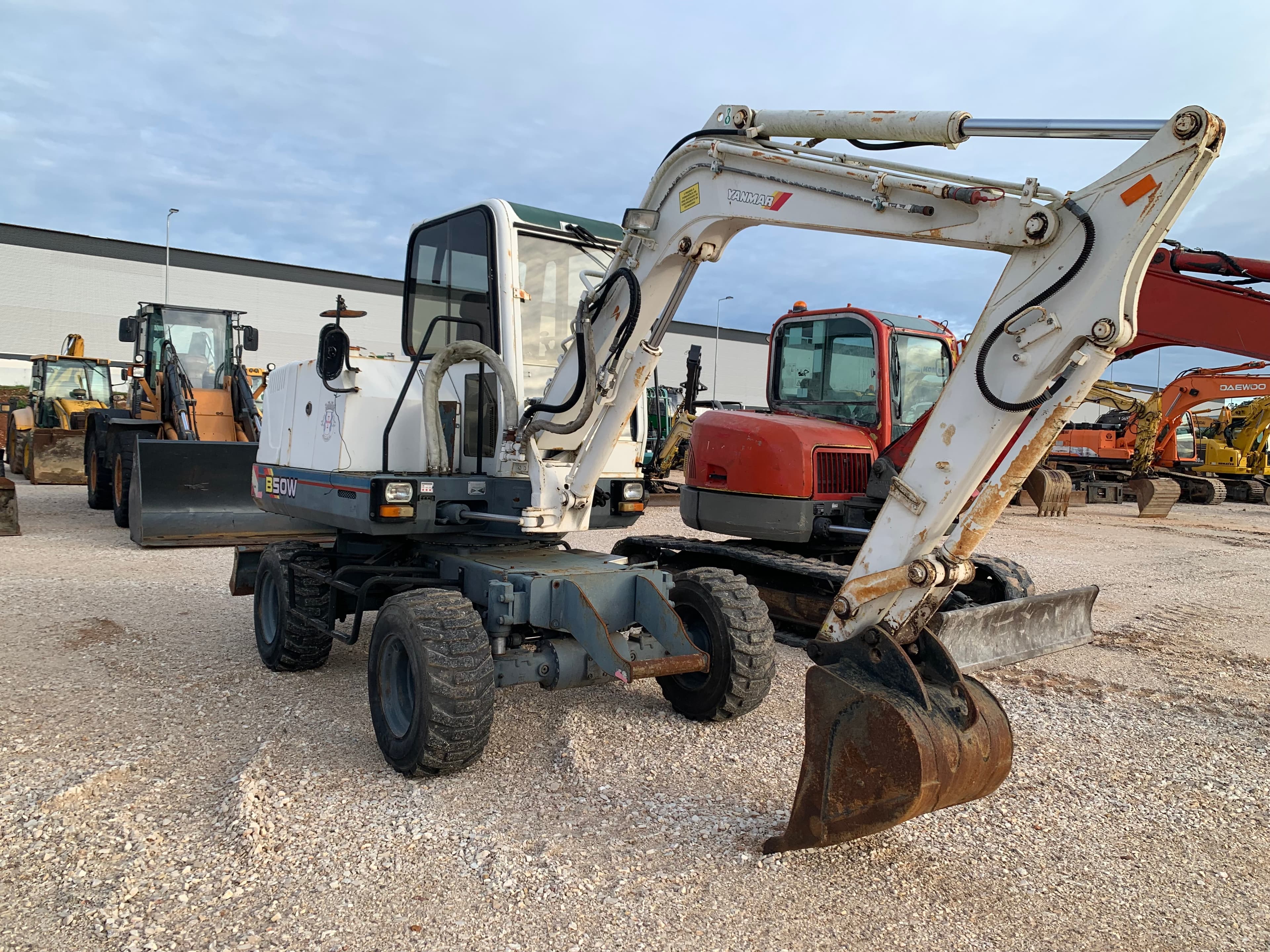 Giratória Yanmar B50W — imagen 2