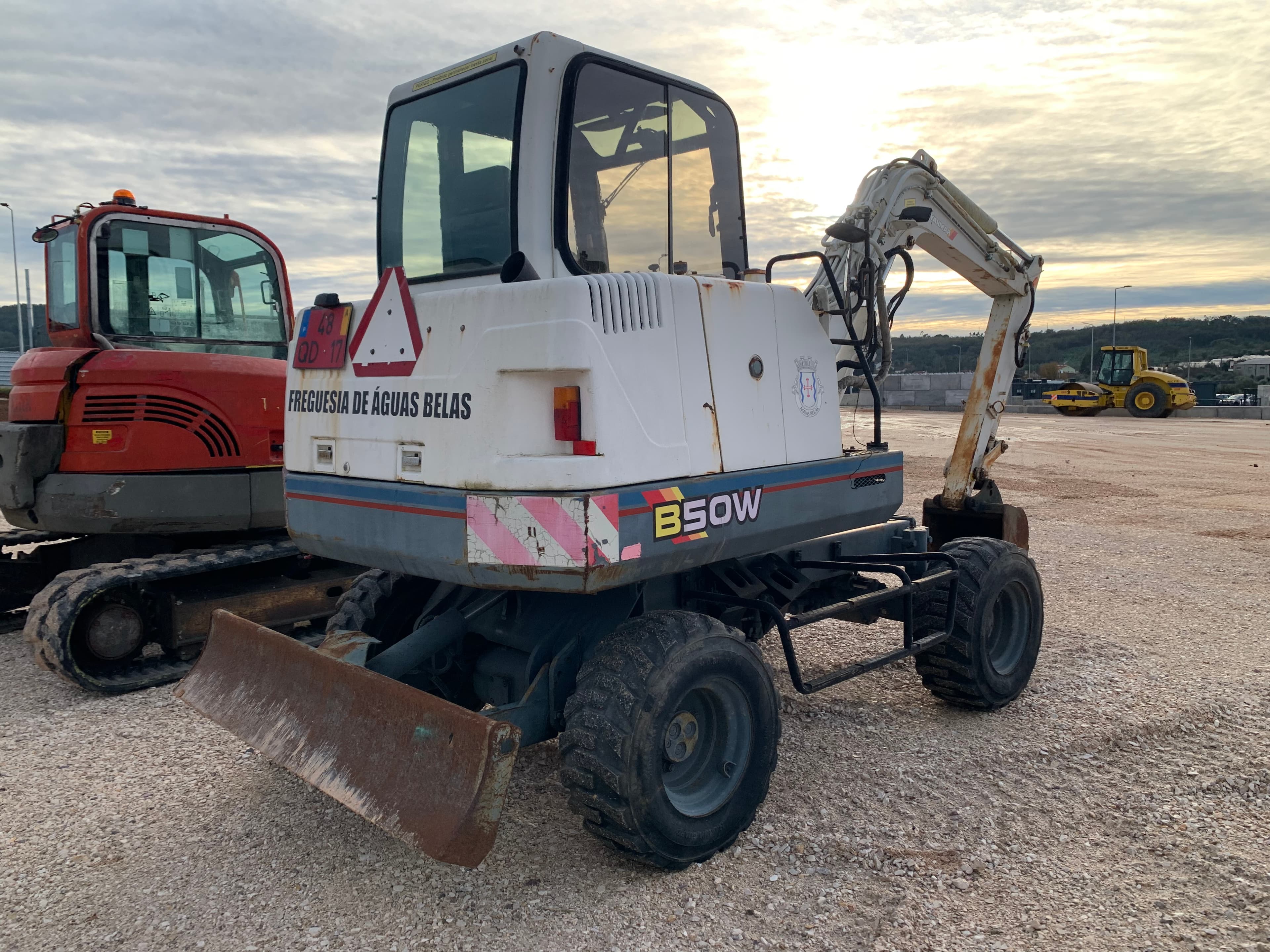 Giratória Yanmar B50W — imagen 4