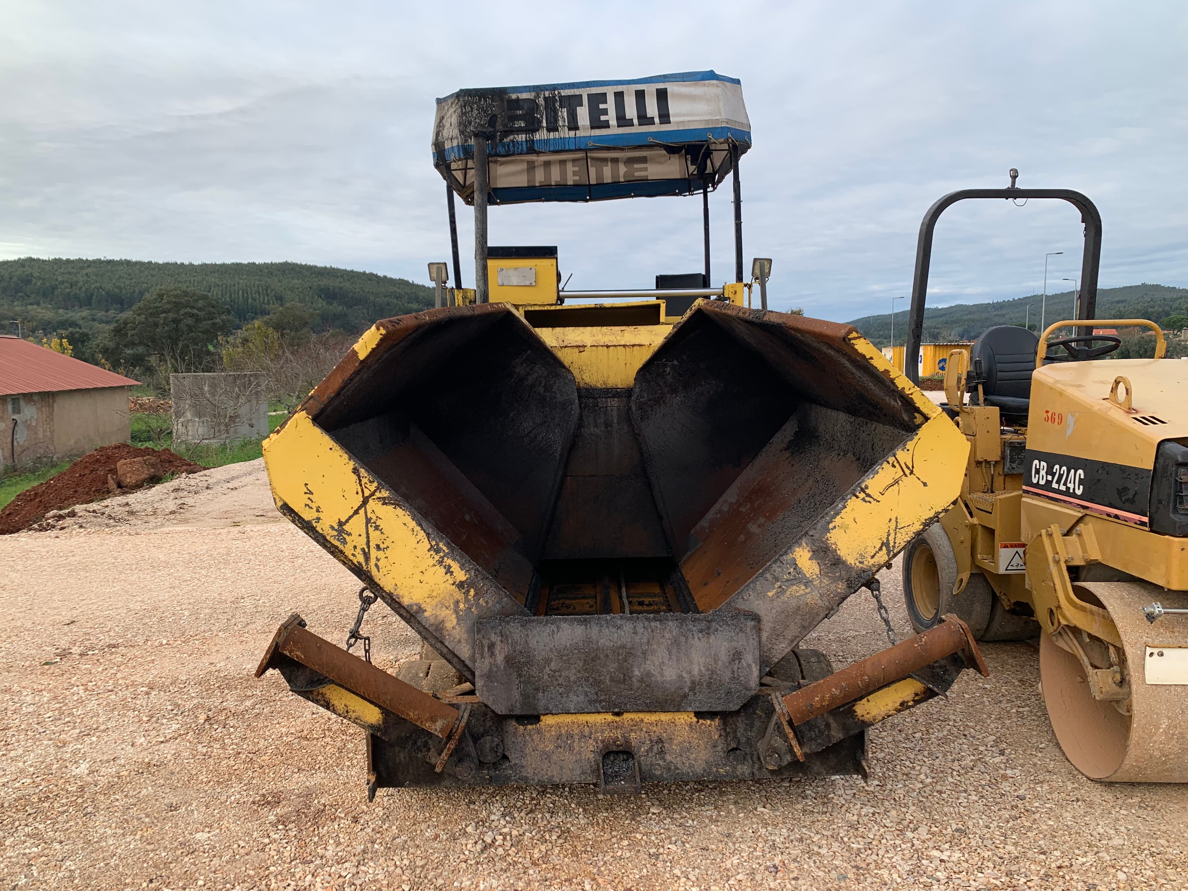 Espalhadora Asfalto Bitelli BB 630 — image 2
