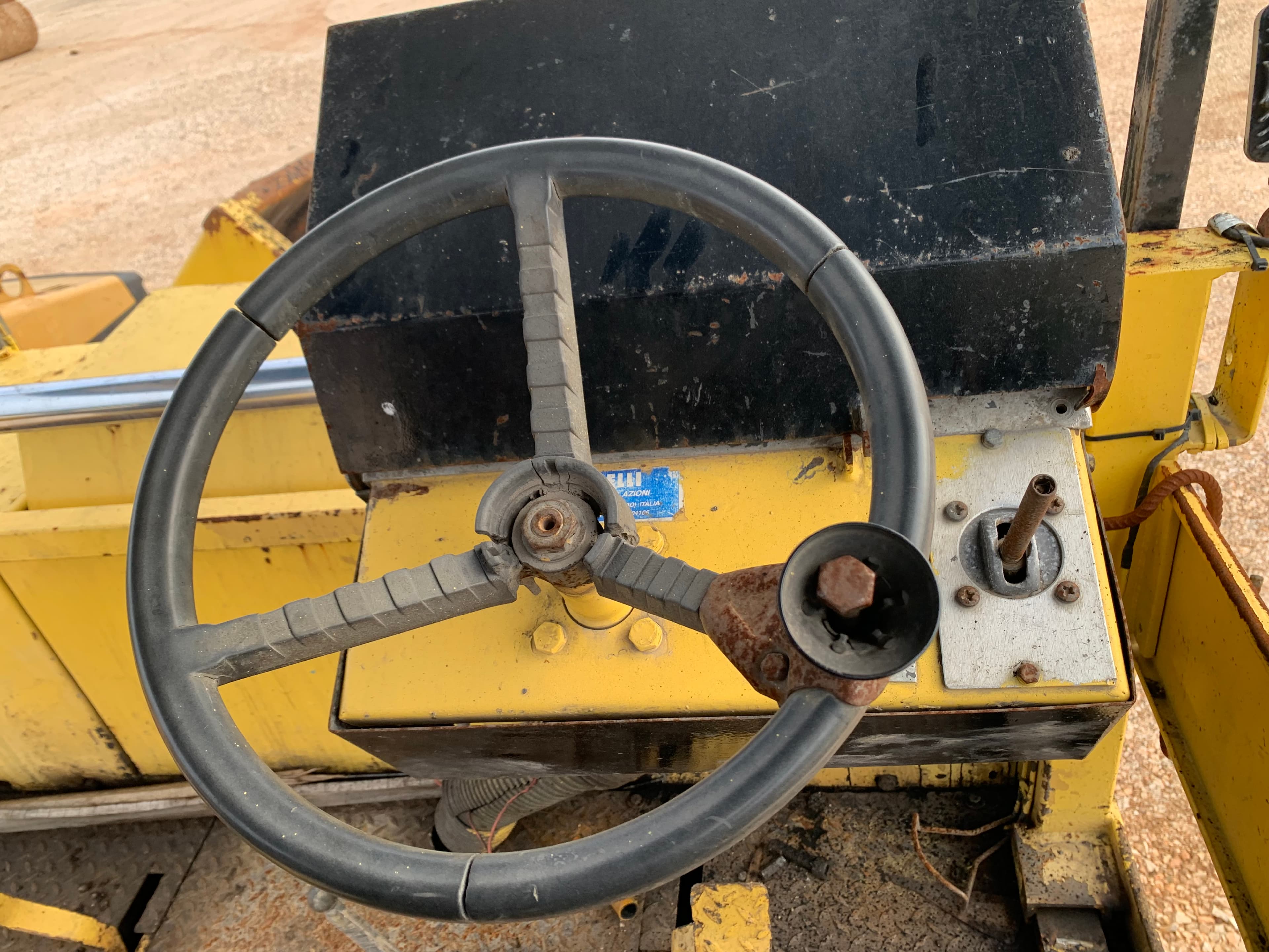 Espalhadora Asfalto Bitelli BB 630 — image 12