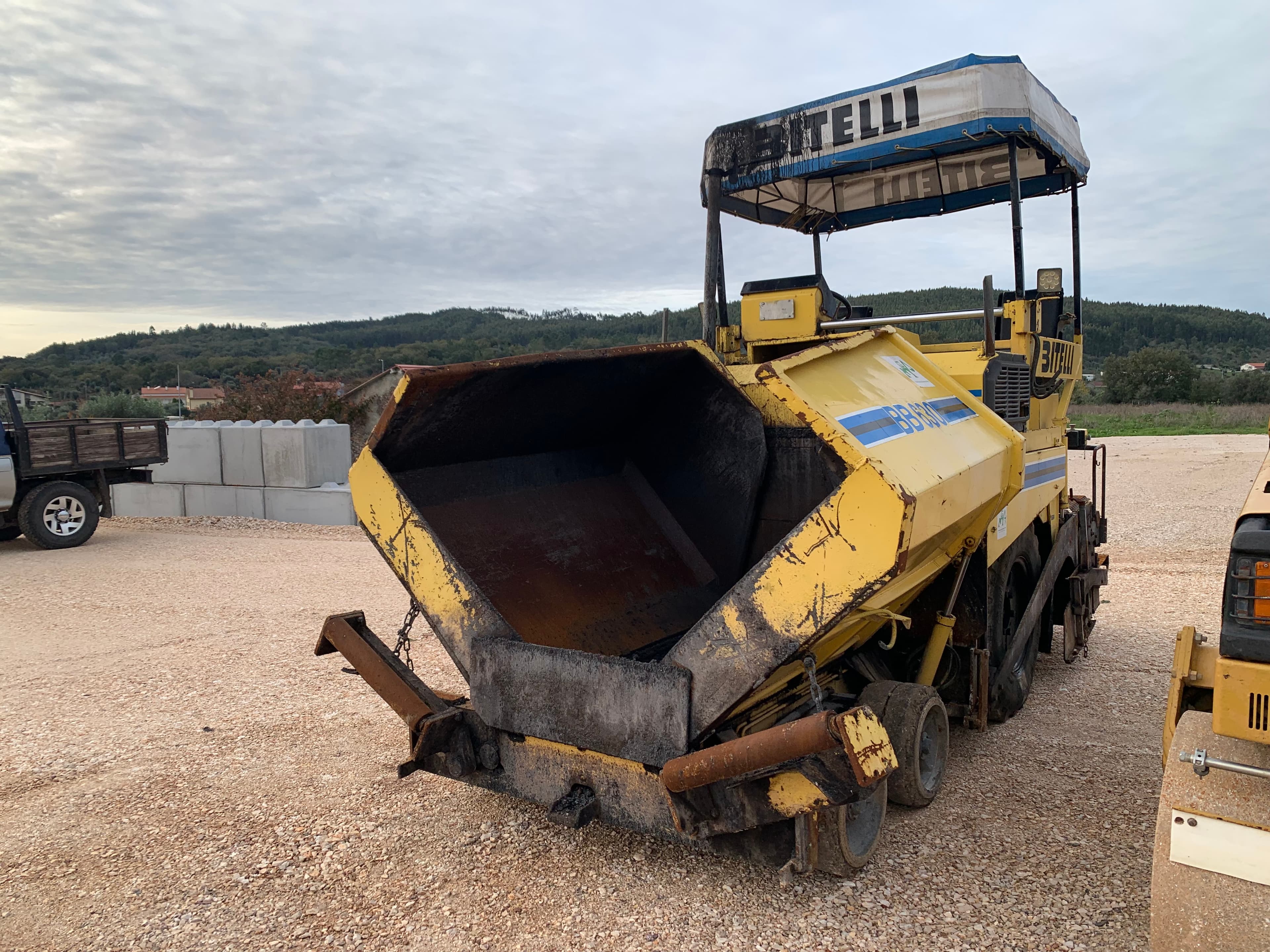 Espalhadora Asfalto Bitelli BB 630 — image 3