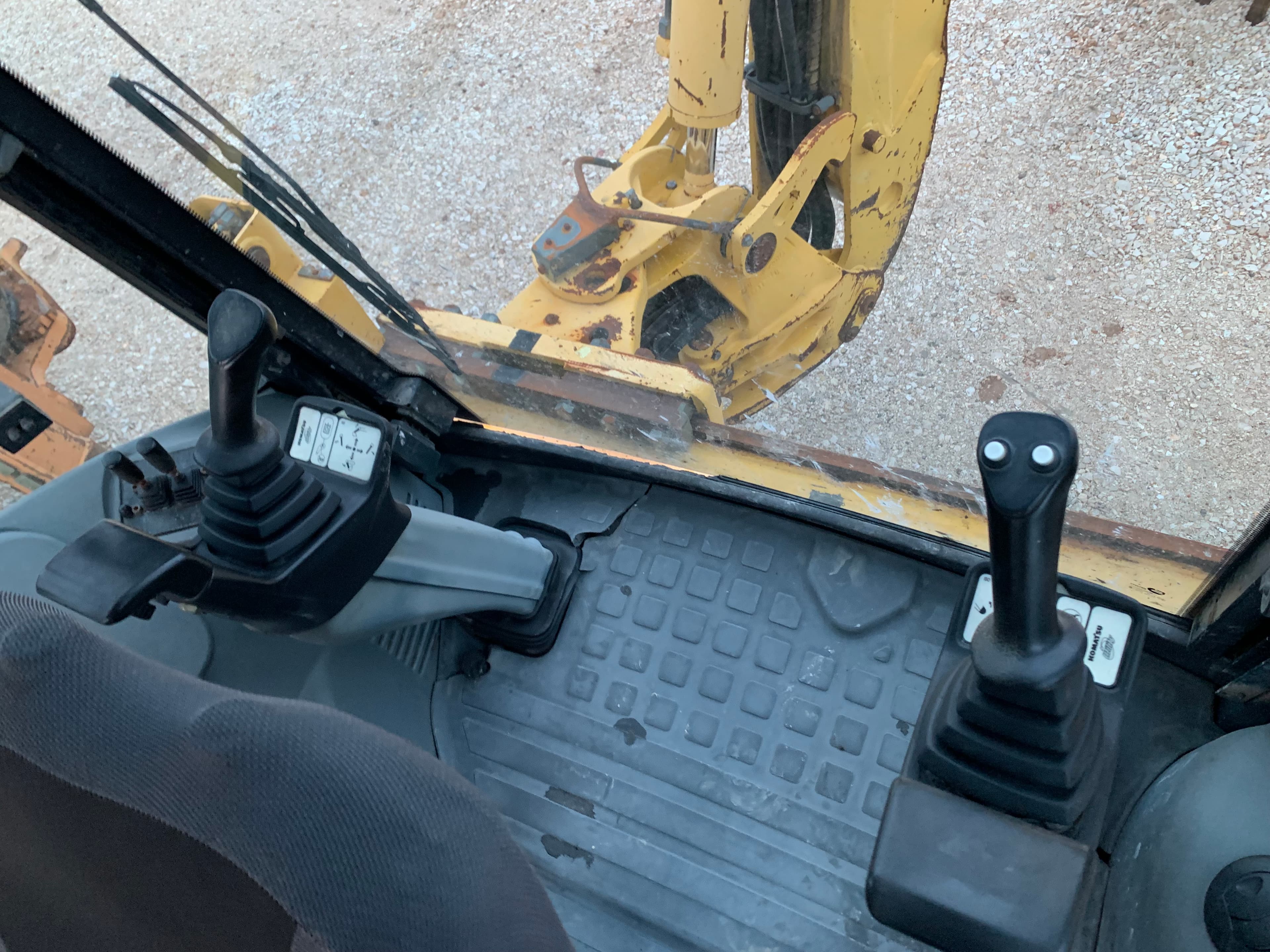 Retroescavadora Komatsu, modelo WB 93R-5 — image 10