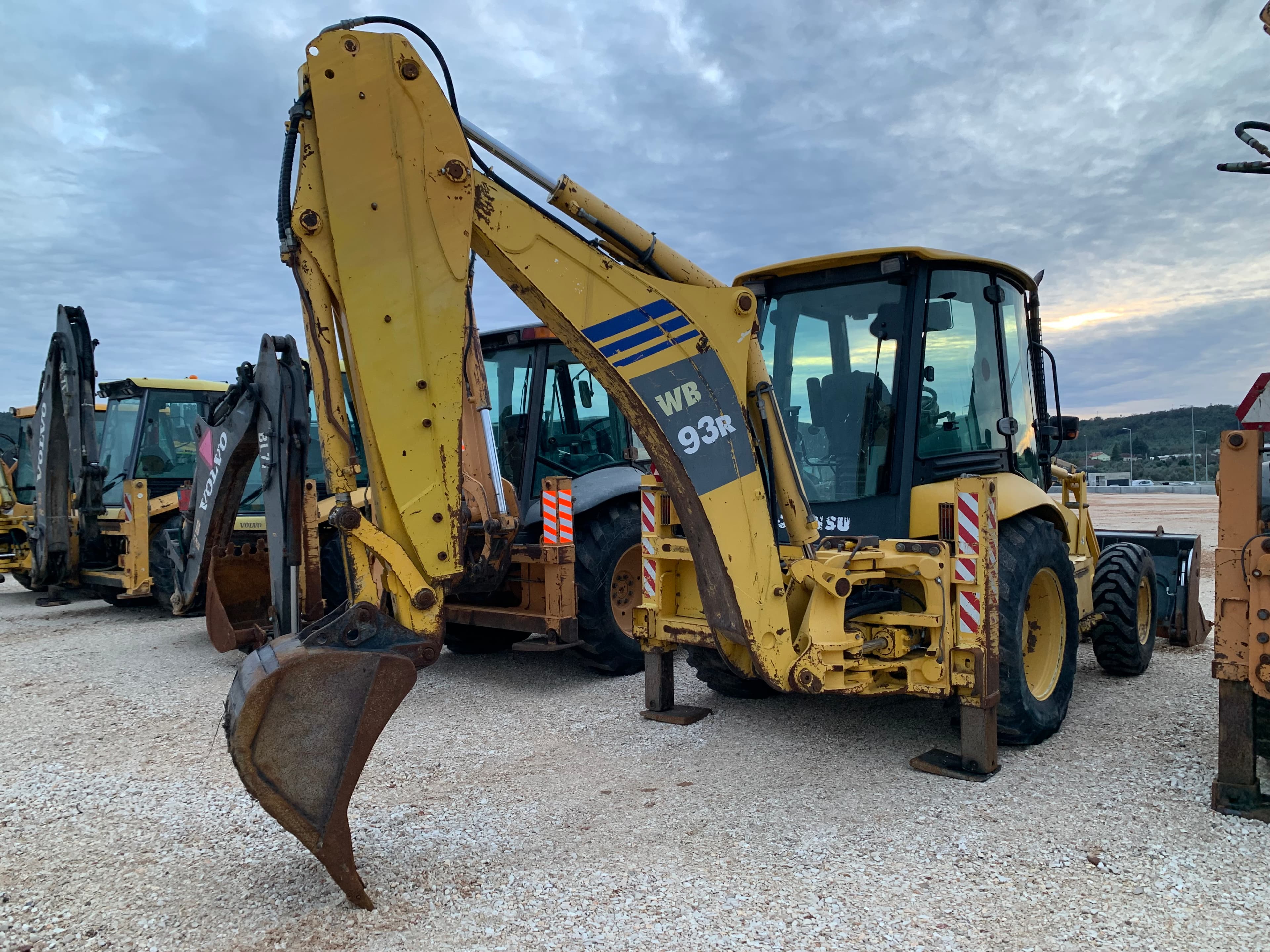Retroescavadora Komatsu, modelo WB 93R-5 — image 6