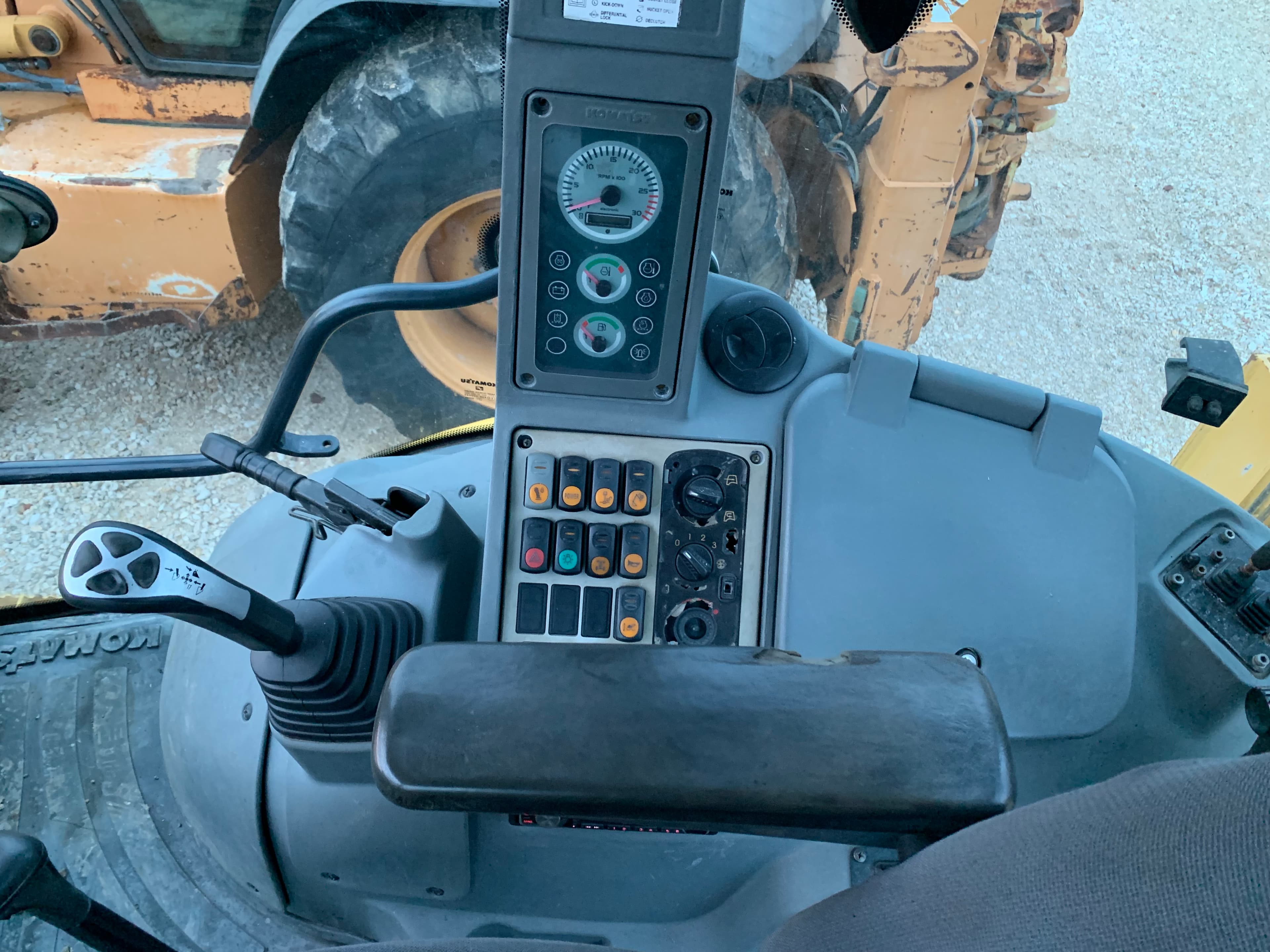 Retroescavadora Komatsu, modelo WB 93R-5 — image 14