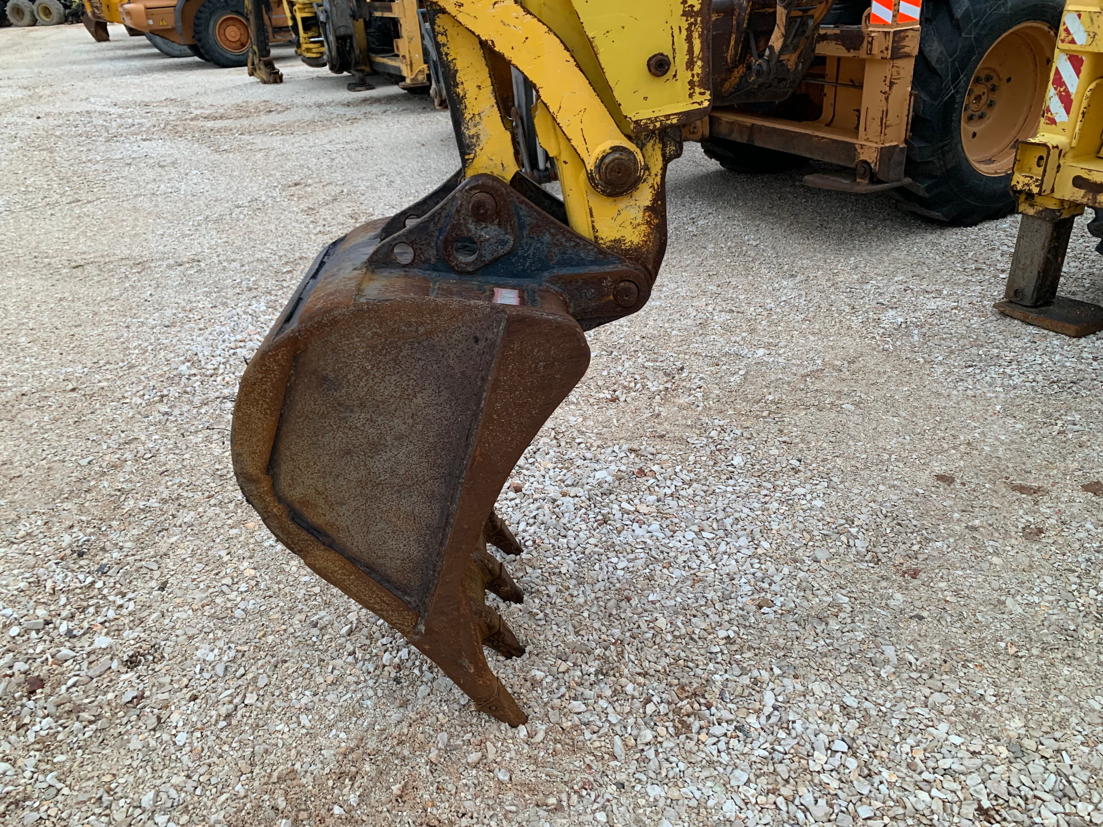 Retroescavadora Komatsu, modelo WB 93R-5 — image 7