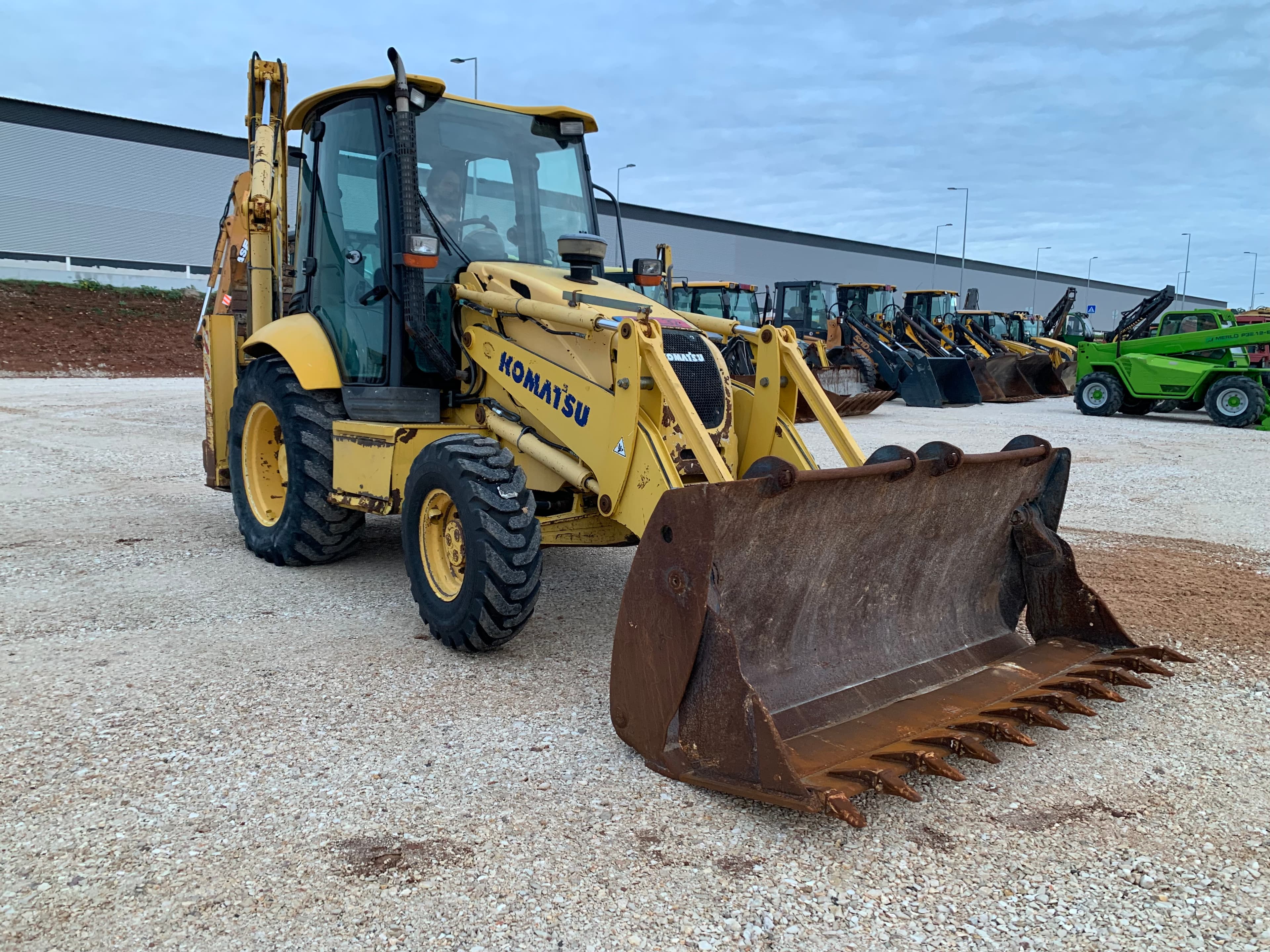 Retroescavadora Komatsu, modelo WB 93R-5 — image 3