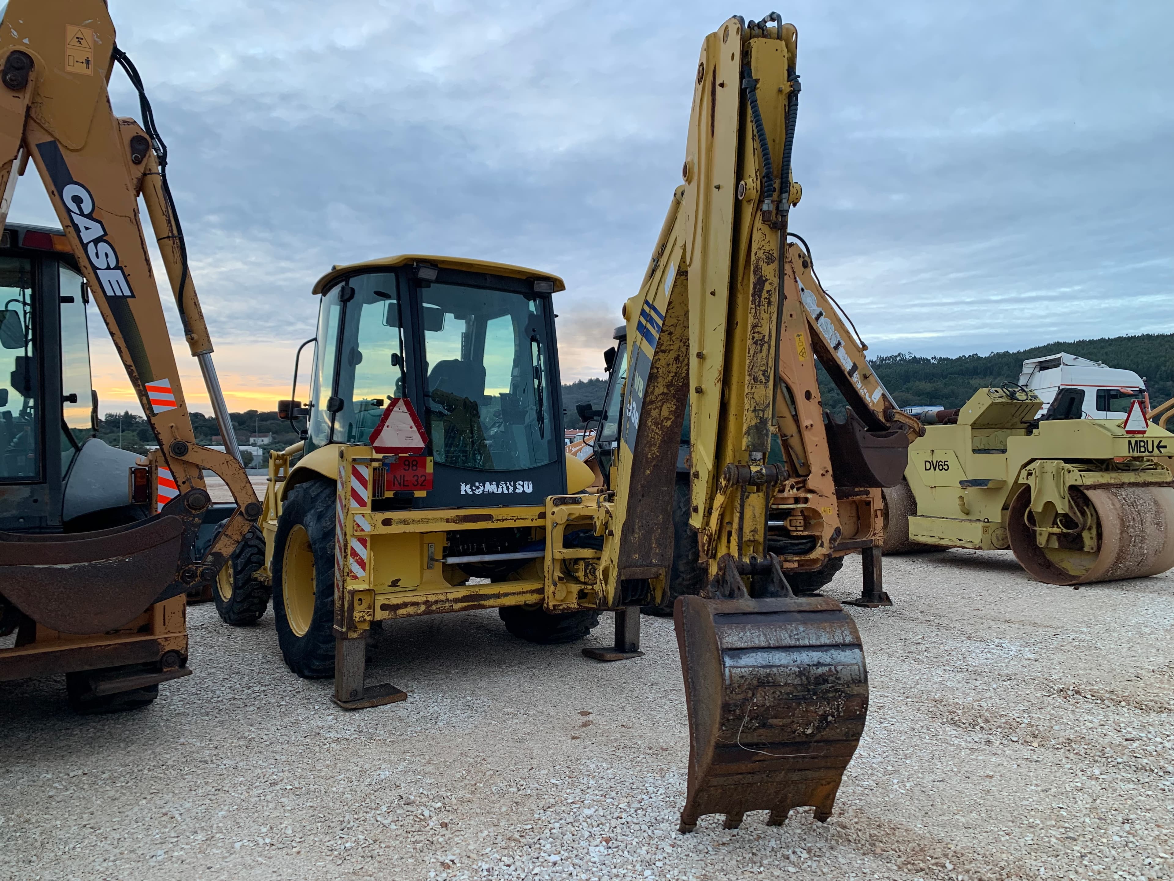 Retroescavadora Komatsu, modelo WB 93R-5 — image 5