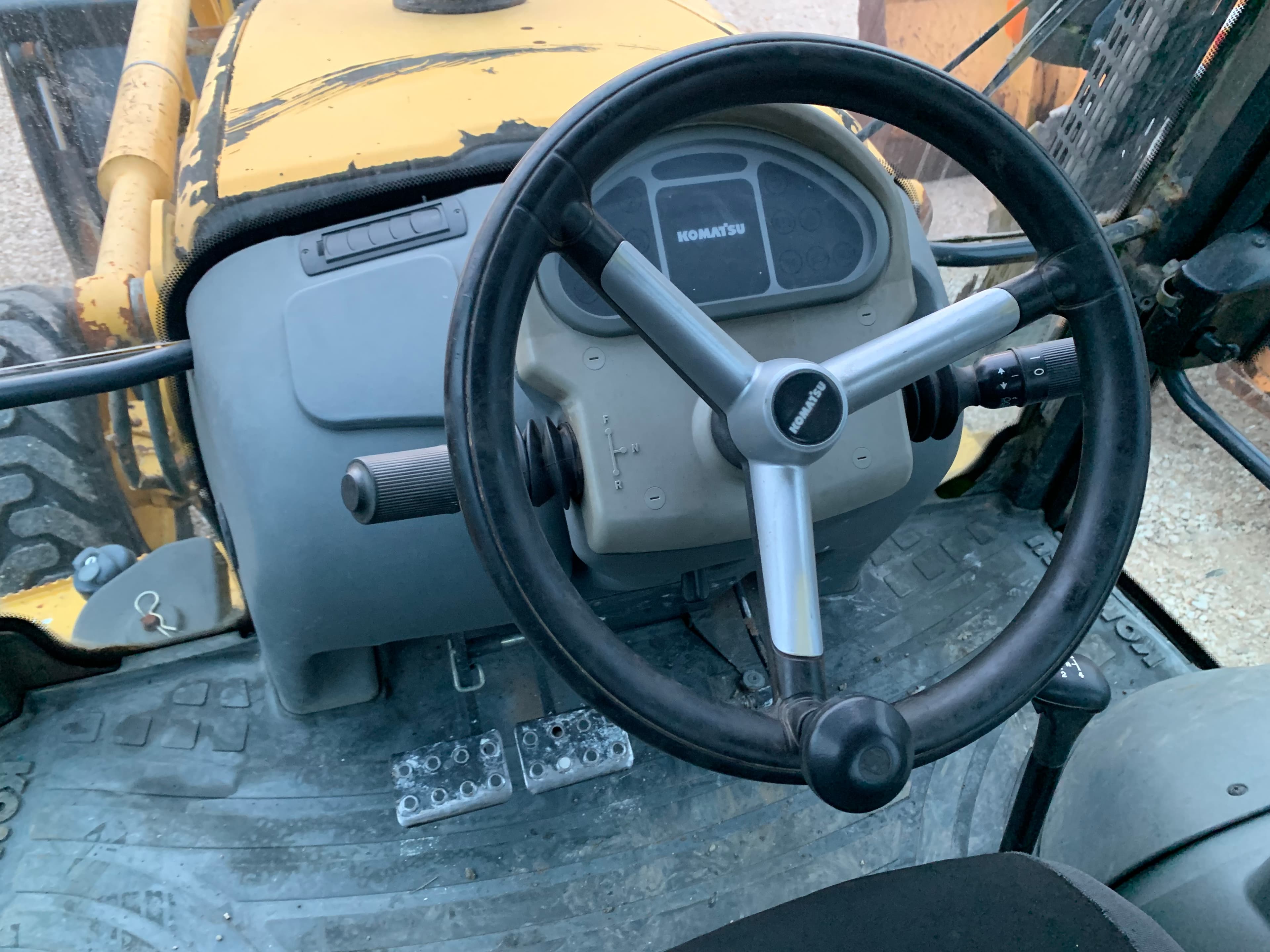 Retroescavadora Komatsu, modelo WB 93R-5 — image 13