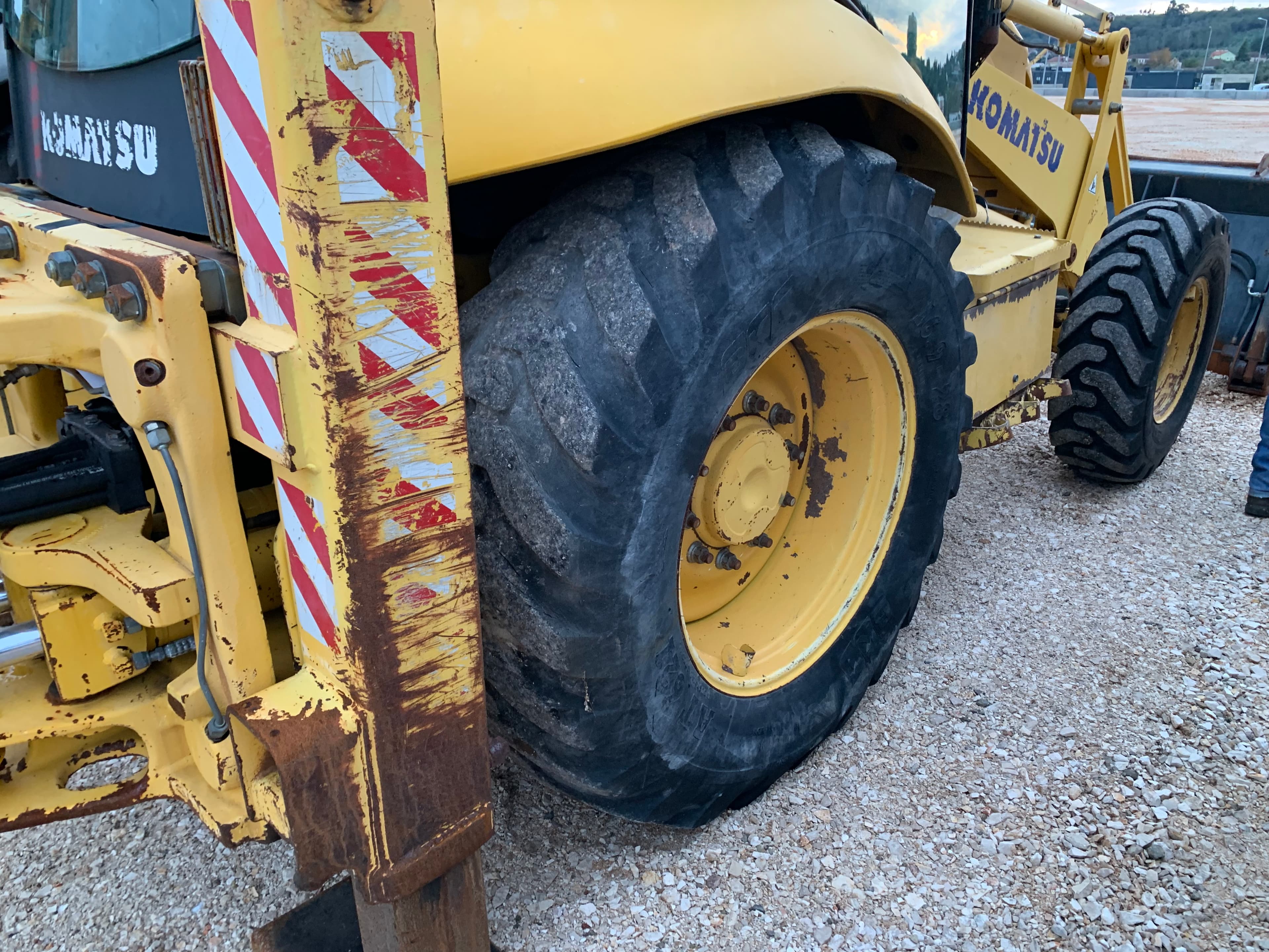 Retroescavadora Komatsu, modelo WB 93R-5 — image 8