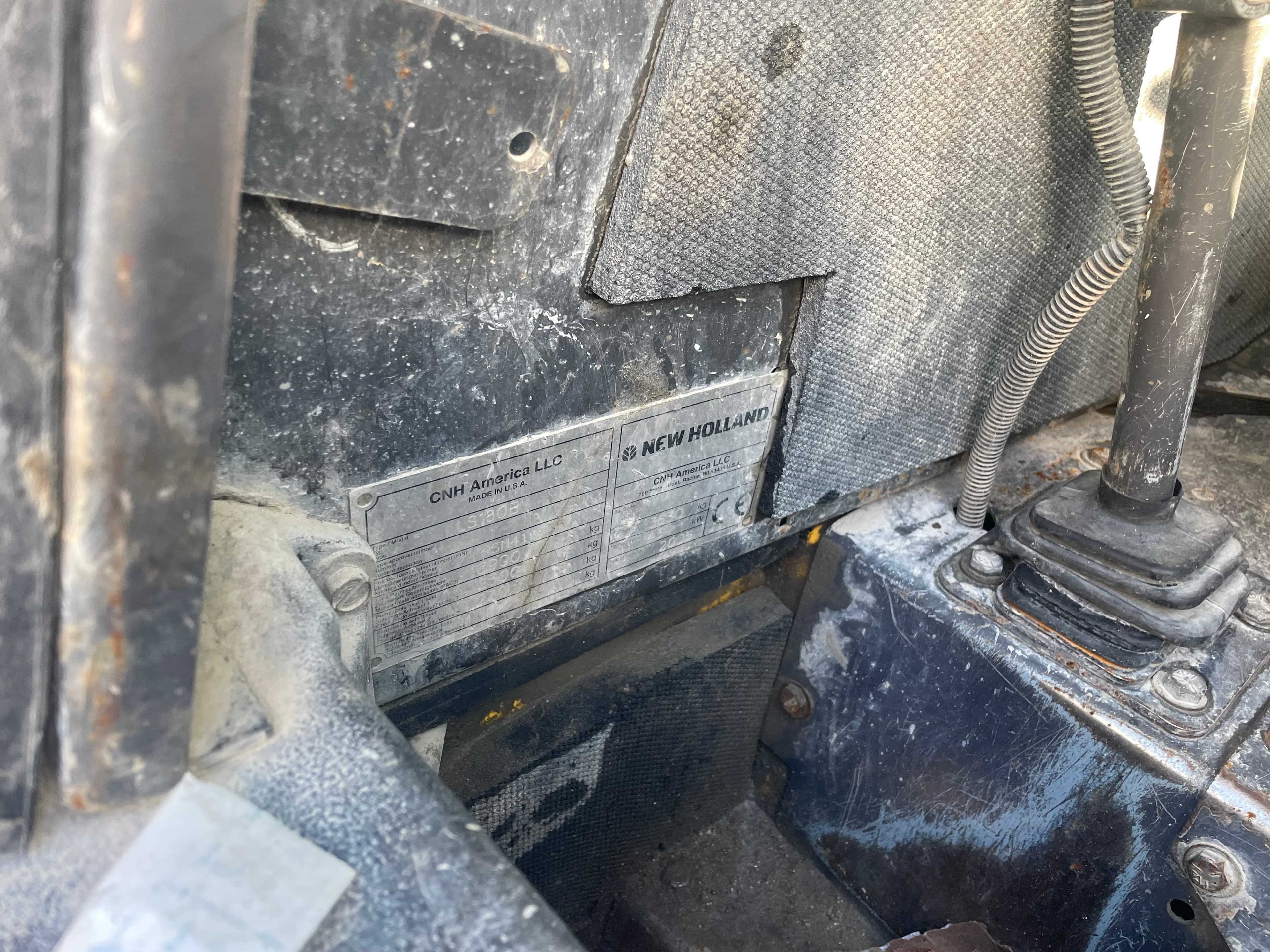 Mini Pá Carregadora New Holland LS180 B — imagen 6