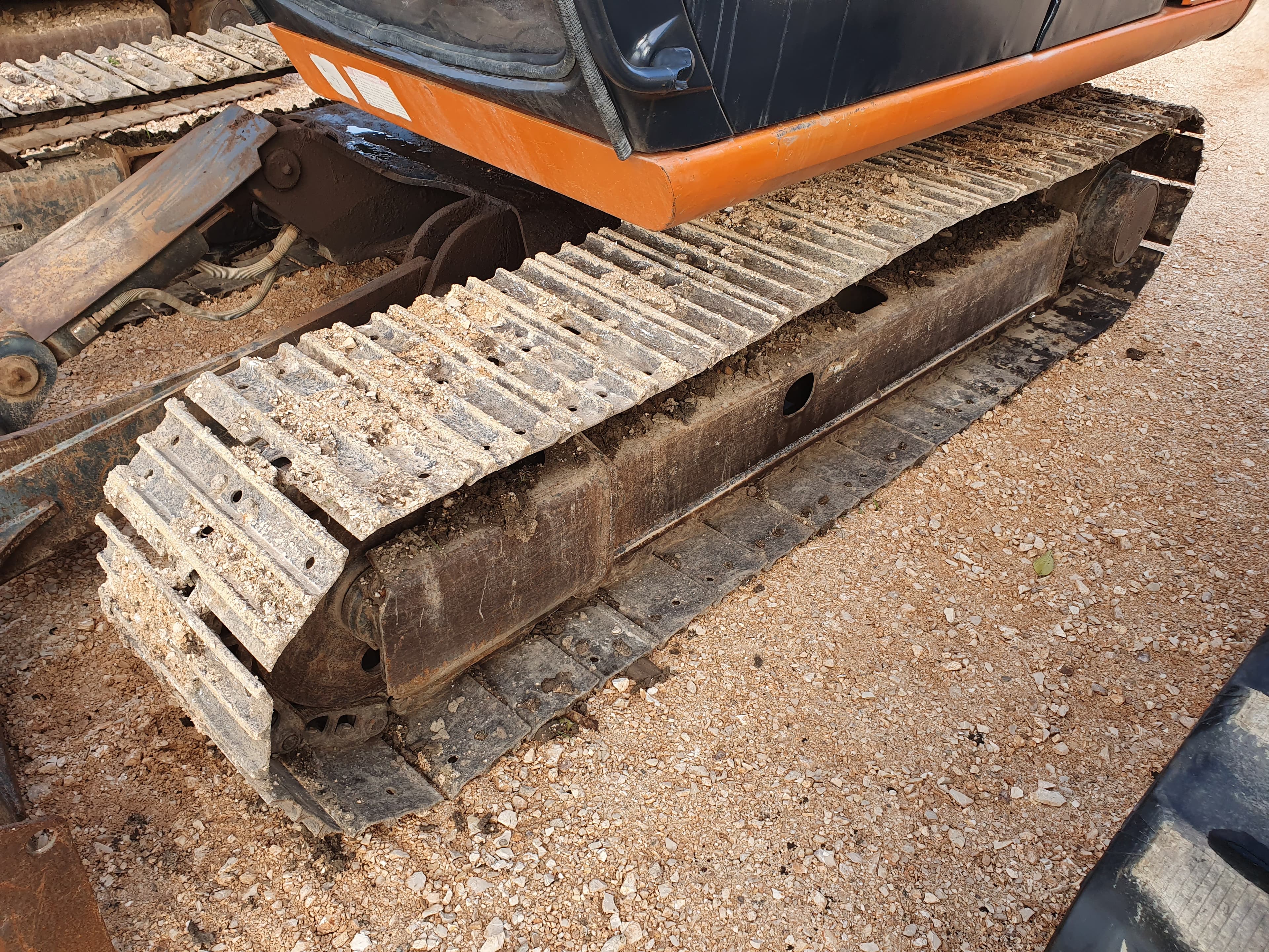 Giratória de rastos Hitachi — image 10
