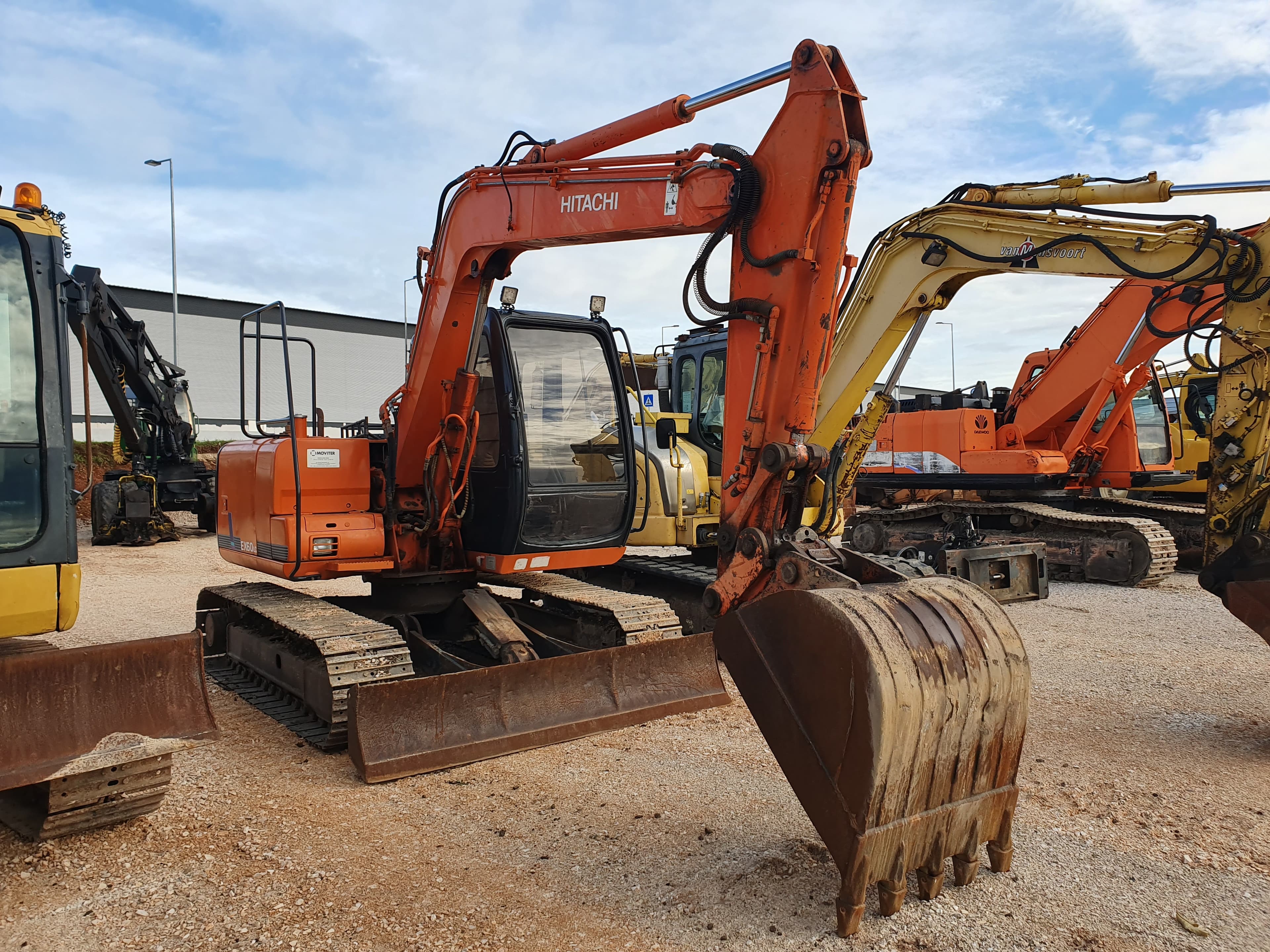 Giratória de rastos Hitachi — image 2