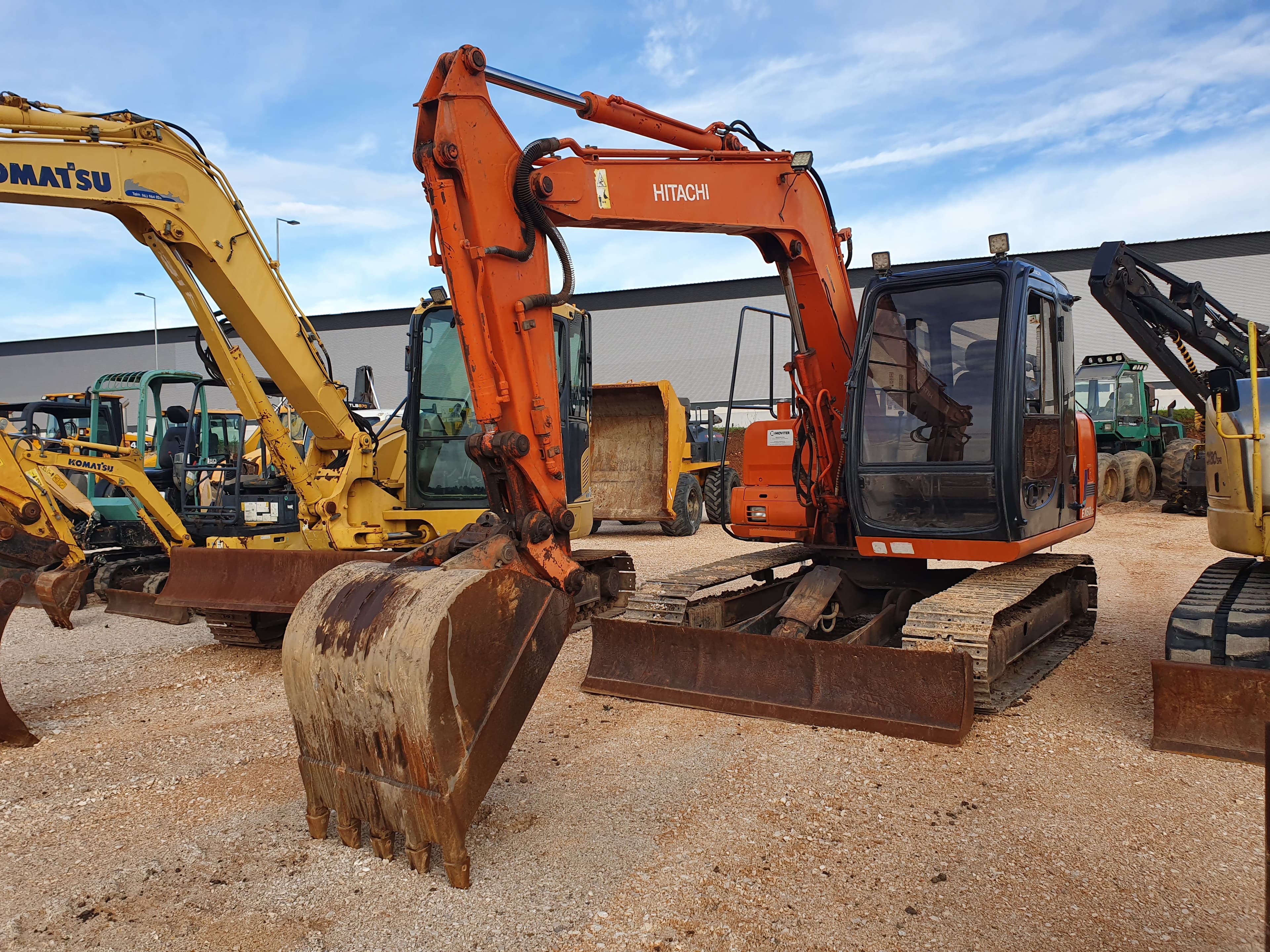 Giratória de rastos Hitachi — image 1
