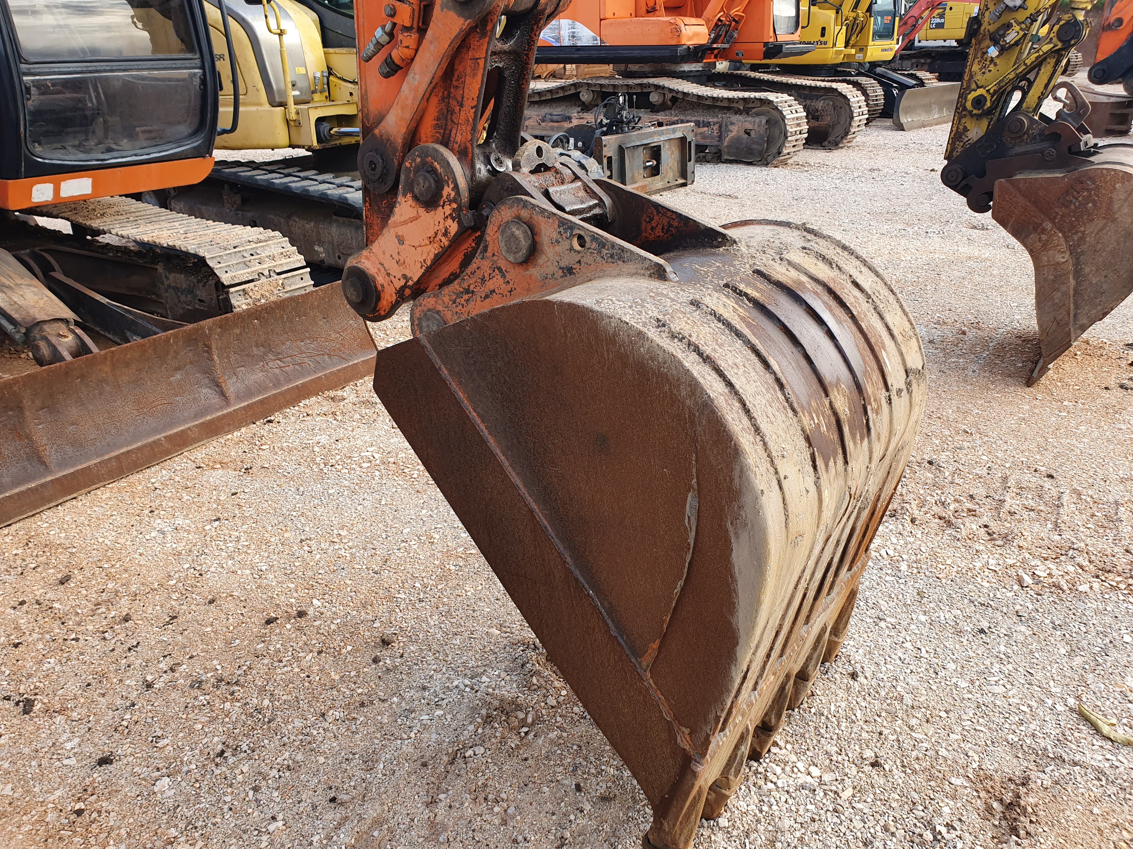 Giratória de rastos Hitachi — image 3