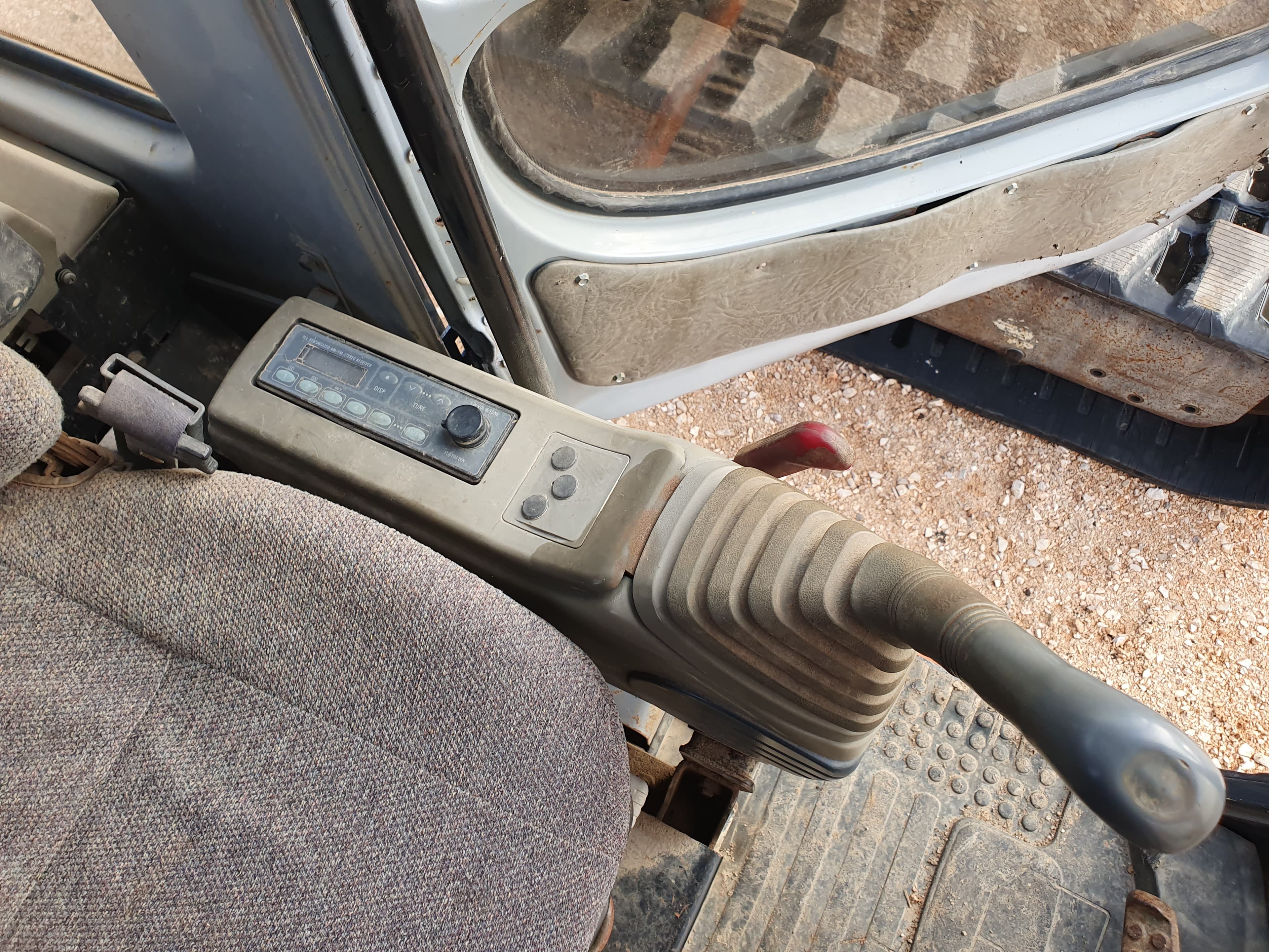 Giratória de rastos Hitachi — image 12
