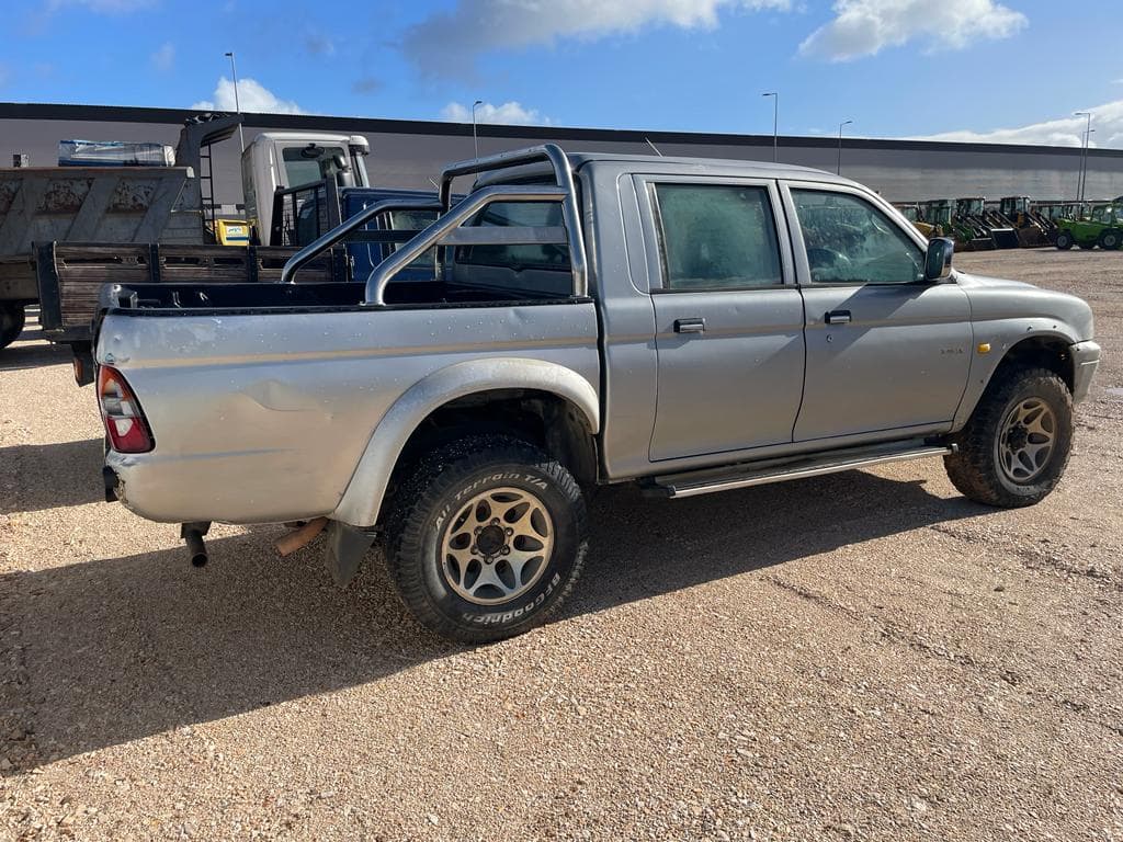 Mitsubishi L200 2.5 TD · Ano 2001 — imagen 3