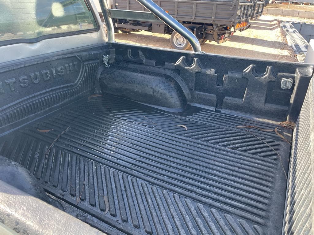 Mitsubishi L200 2.5 TD · Ano 2001 — imagen 4