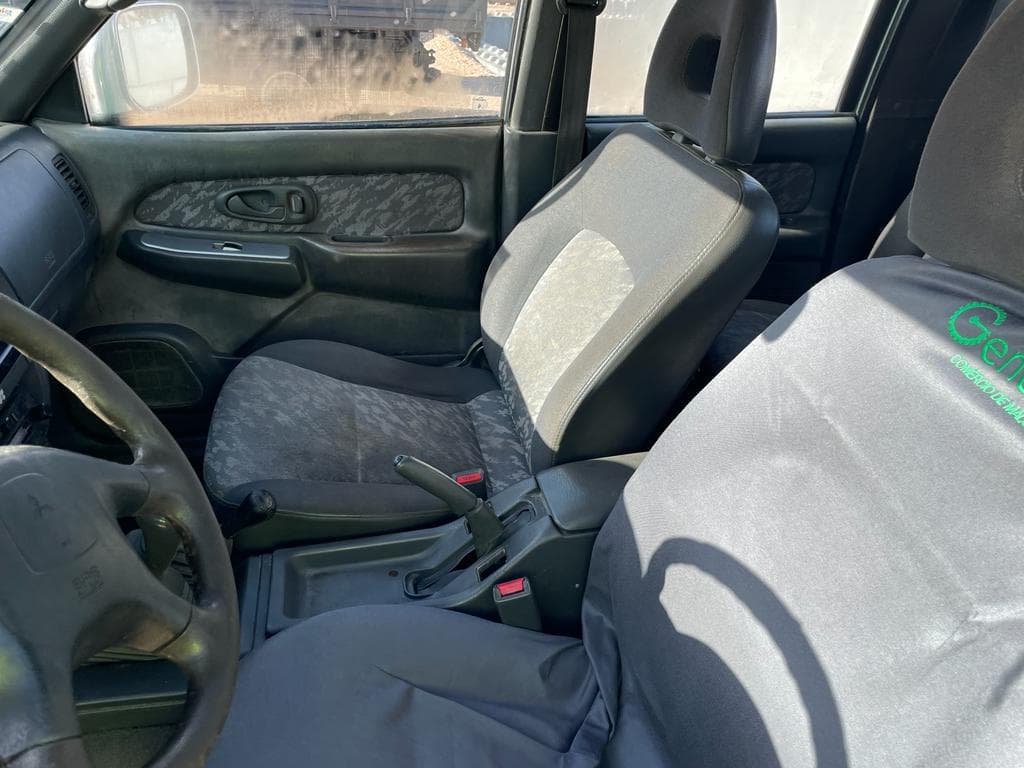 Mitsubishi L200 2.5 TD · Ano 2001 — imagen 5