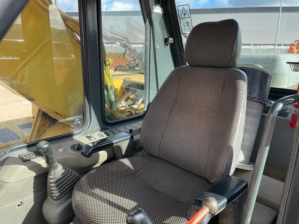 Giratória Komatsu PC 240 — imagem 4