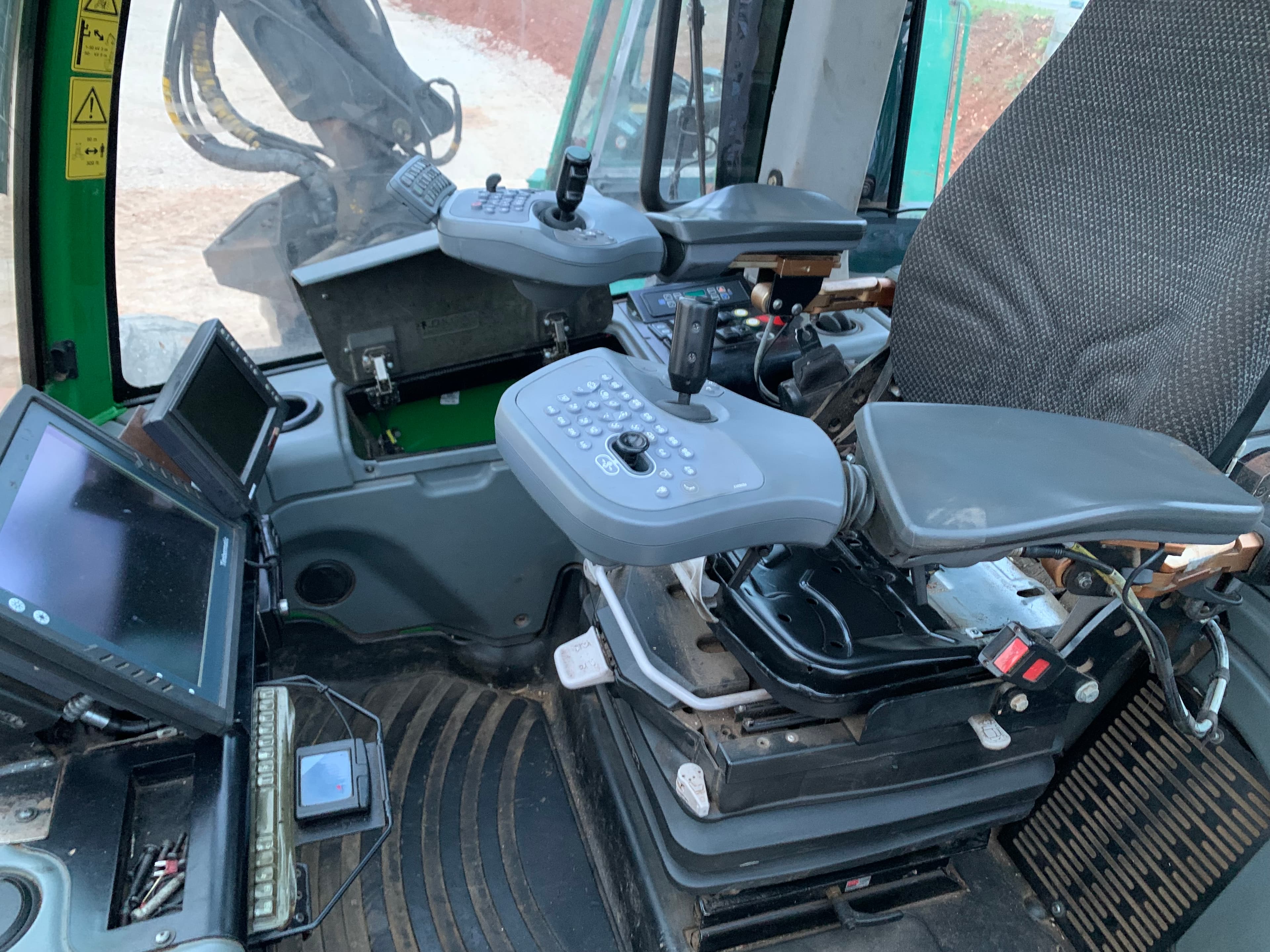 John Deere Forestry Chipper — image 2