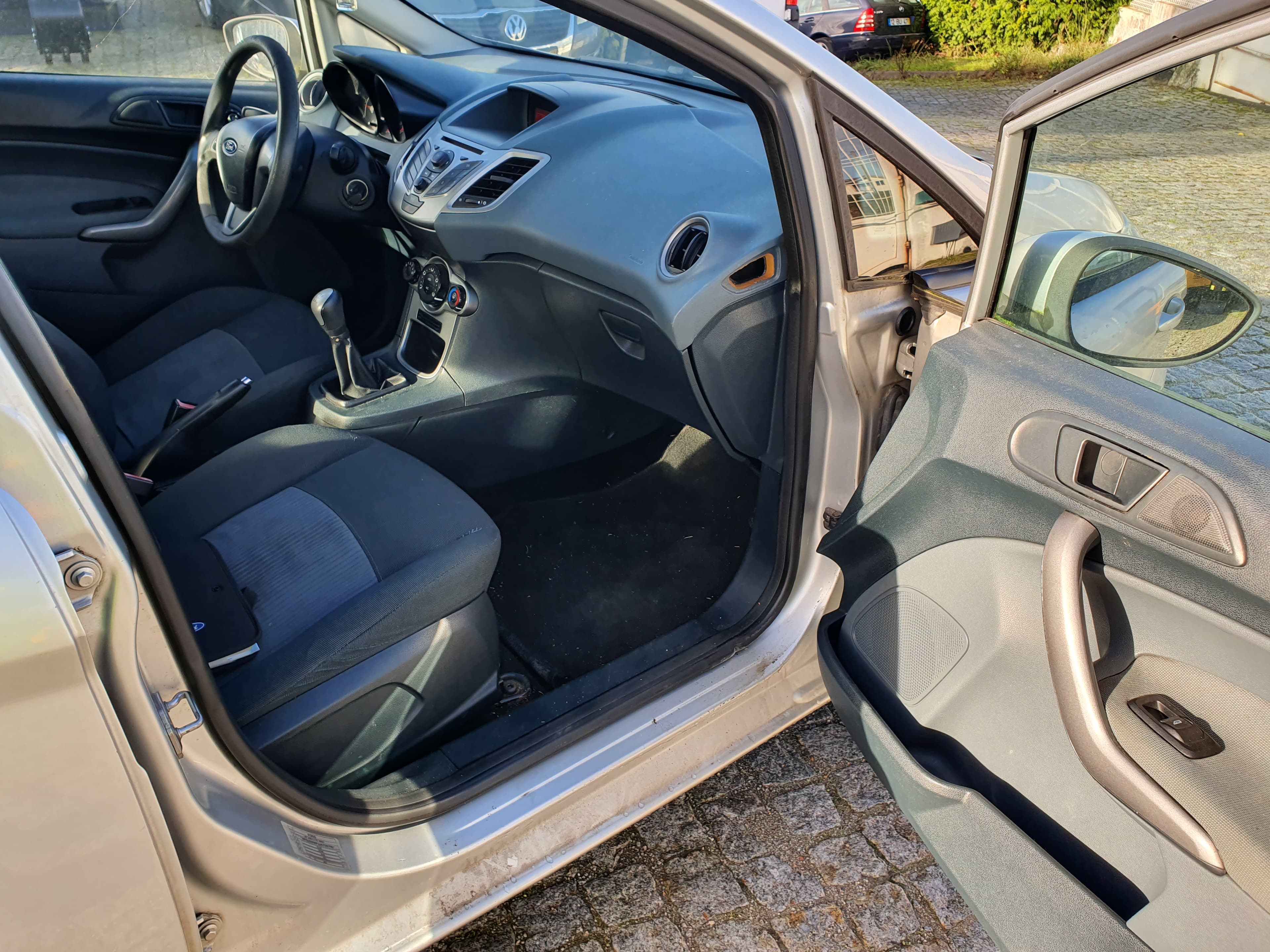Ford Fiesta · Ano 2010 — image 21