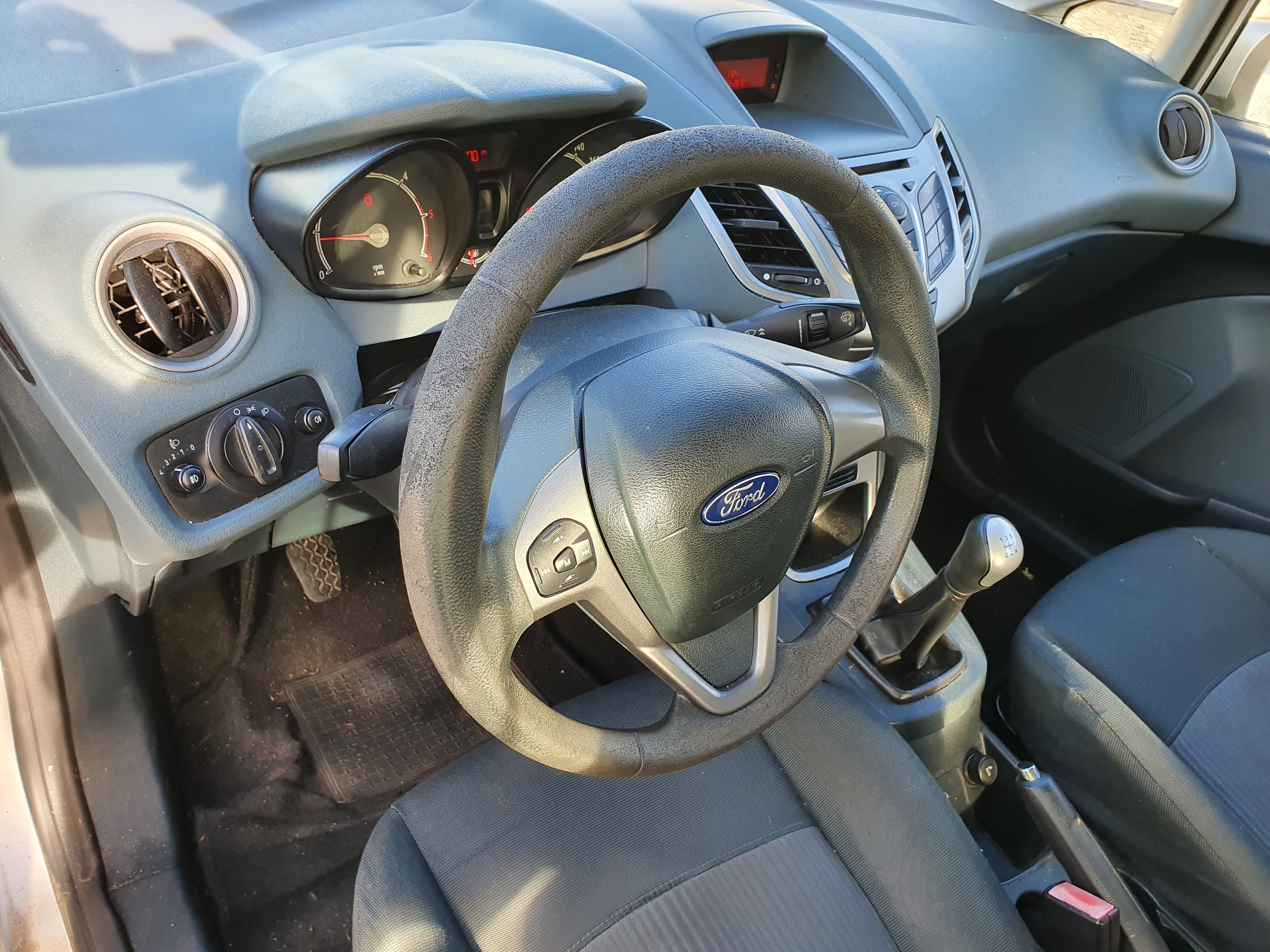 Ford Fiesta · Ano 2010 — image 25